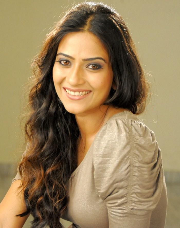 actor Aditi Sharma large photo
