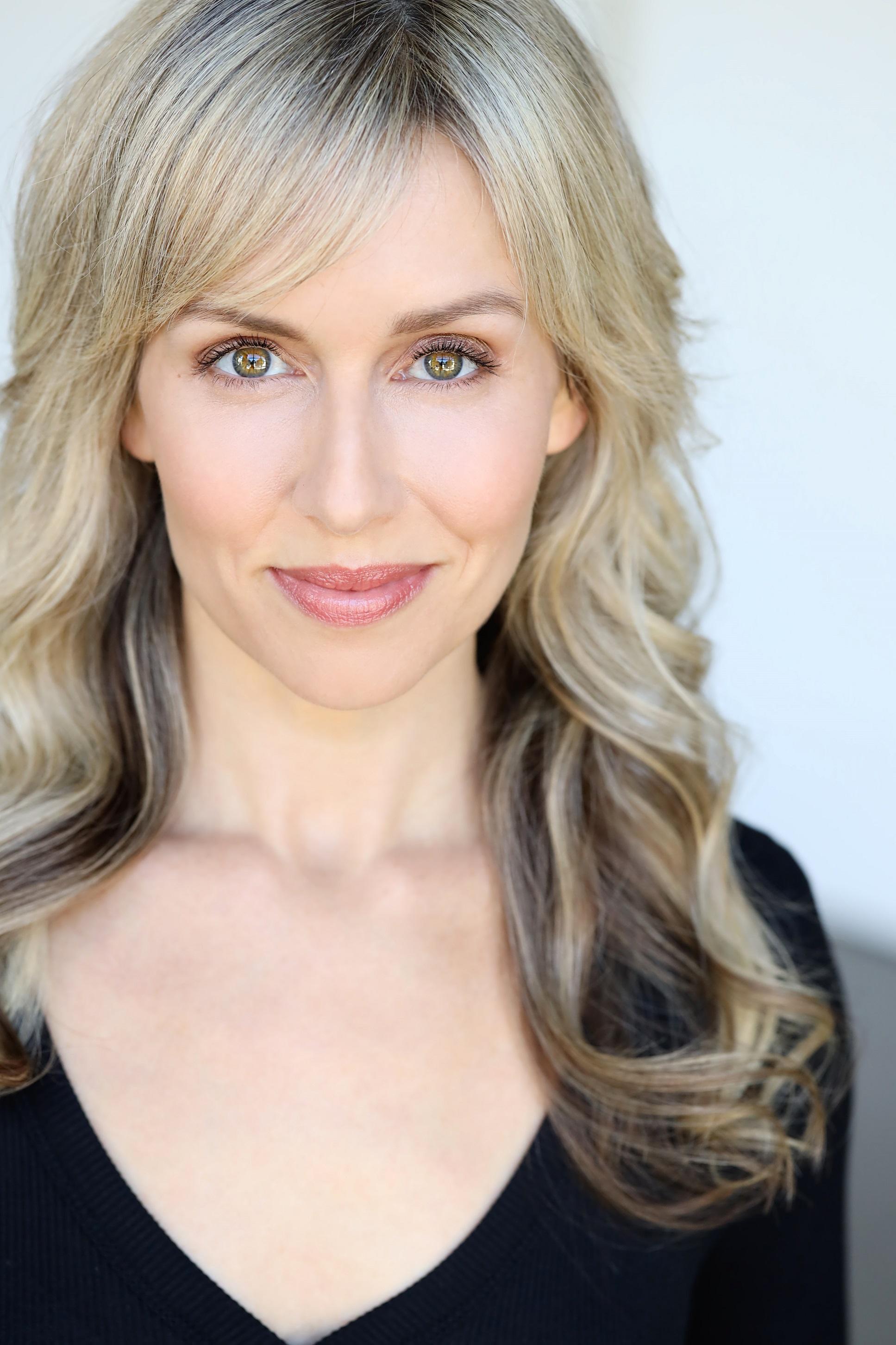 actor Marcy McCusker large photo