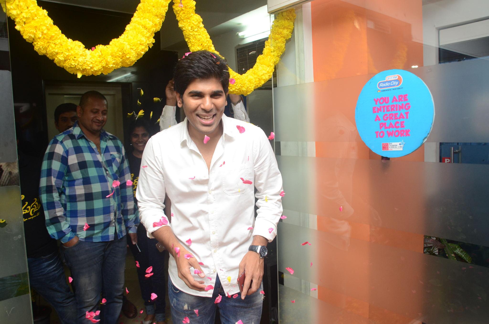 actor Allu Sirish large photo
