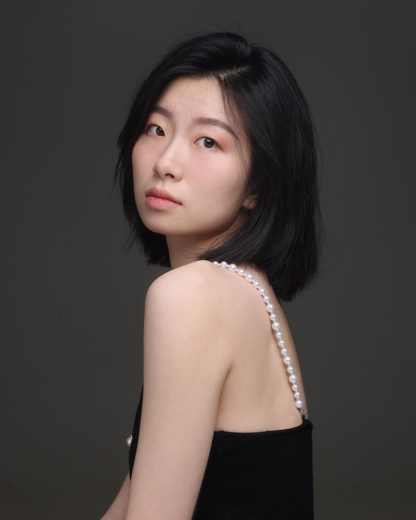 actor Jinyue 'Yuna' Hu large photo