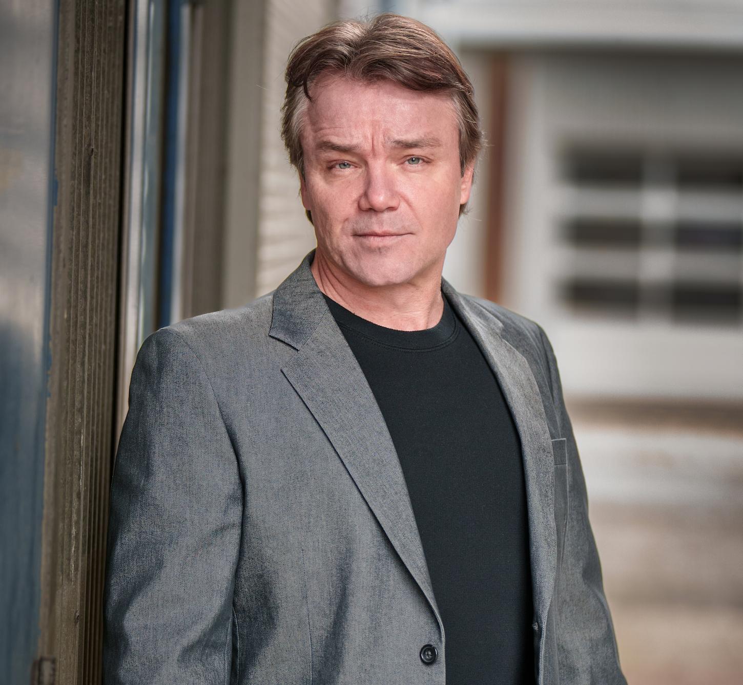 actor Steve Thackray large photo