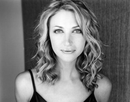 actor Jennifer Baxter large photo