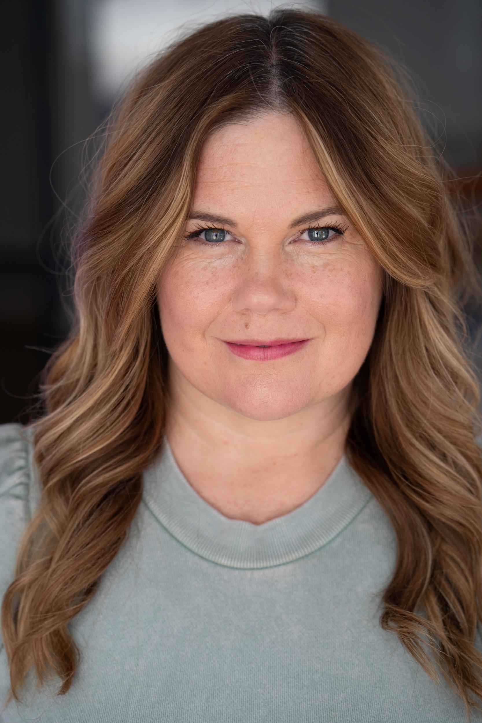 actor Jennifer Hall large photo