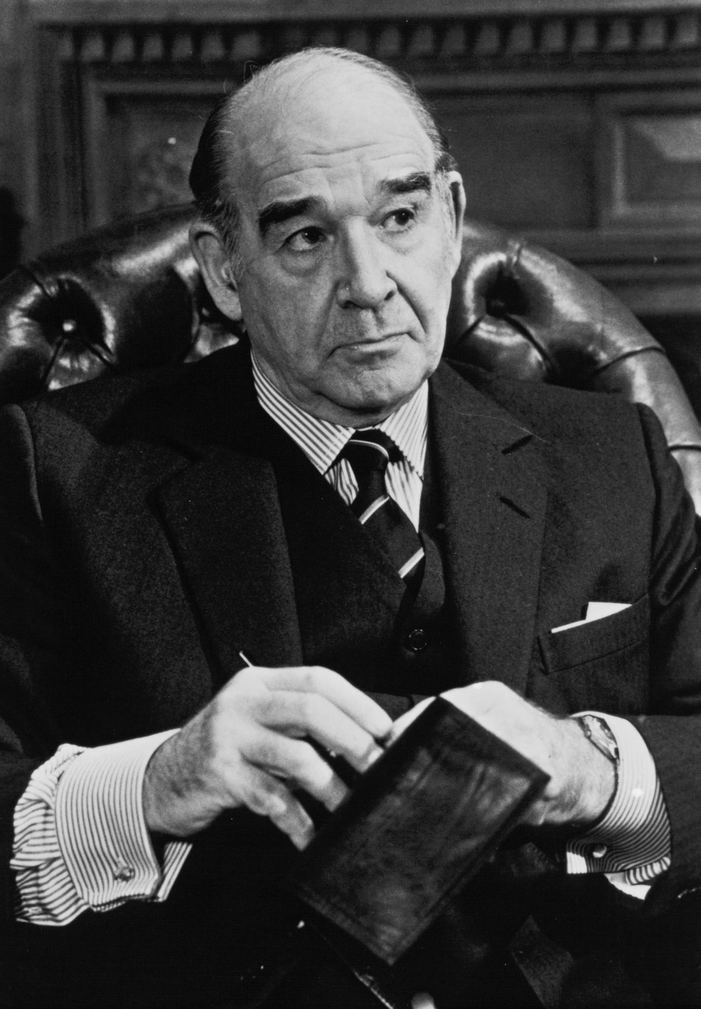 actor Robert Brown large photo