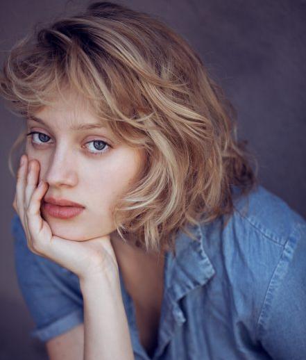 actor Nadia Tereszkiewicz large photo