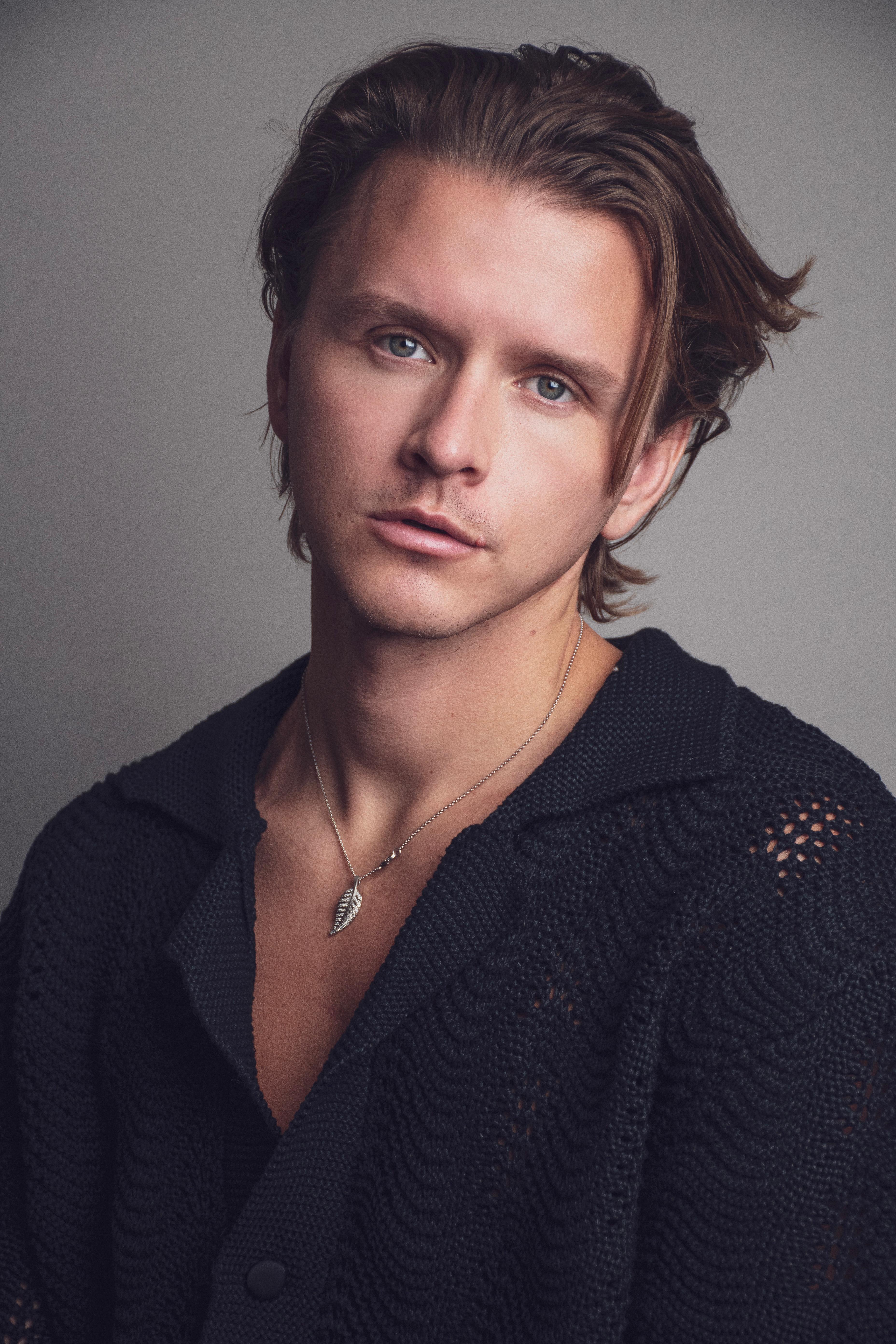 actor Patrick Hilgart large photo