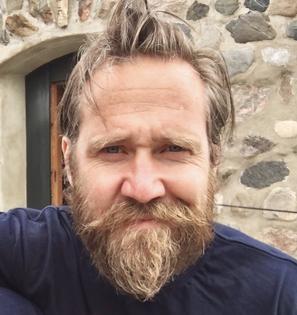 actor Jesper Barkselius large photo