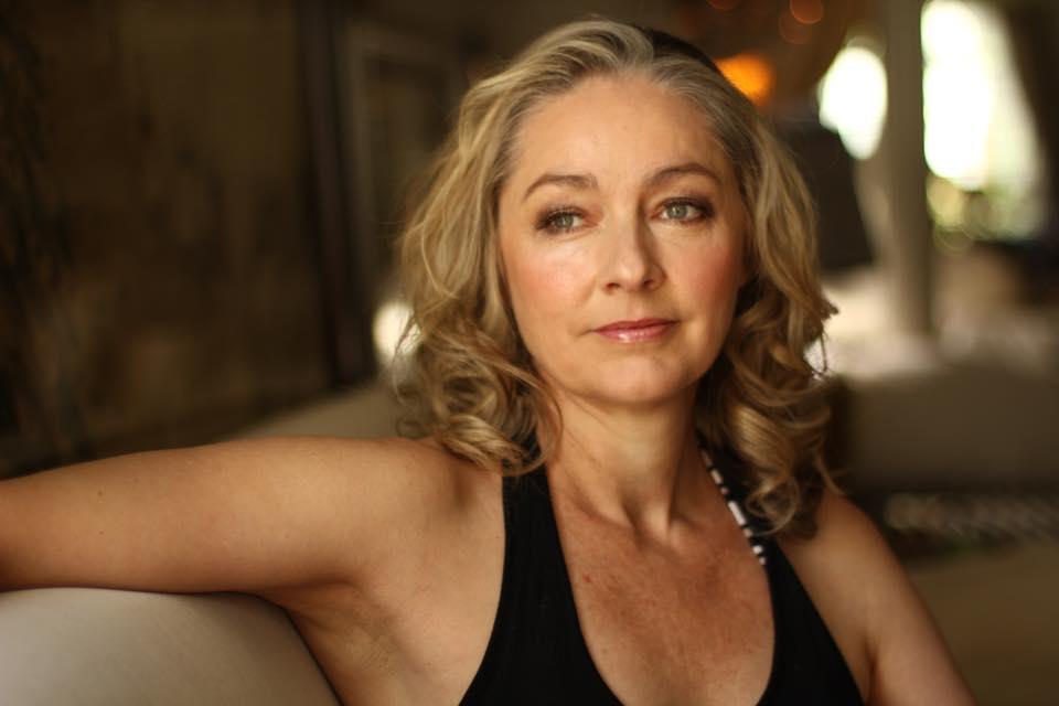 actor Nell Feeney large photo