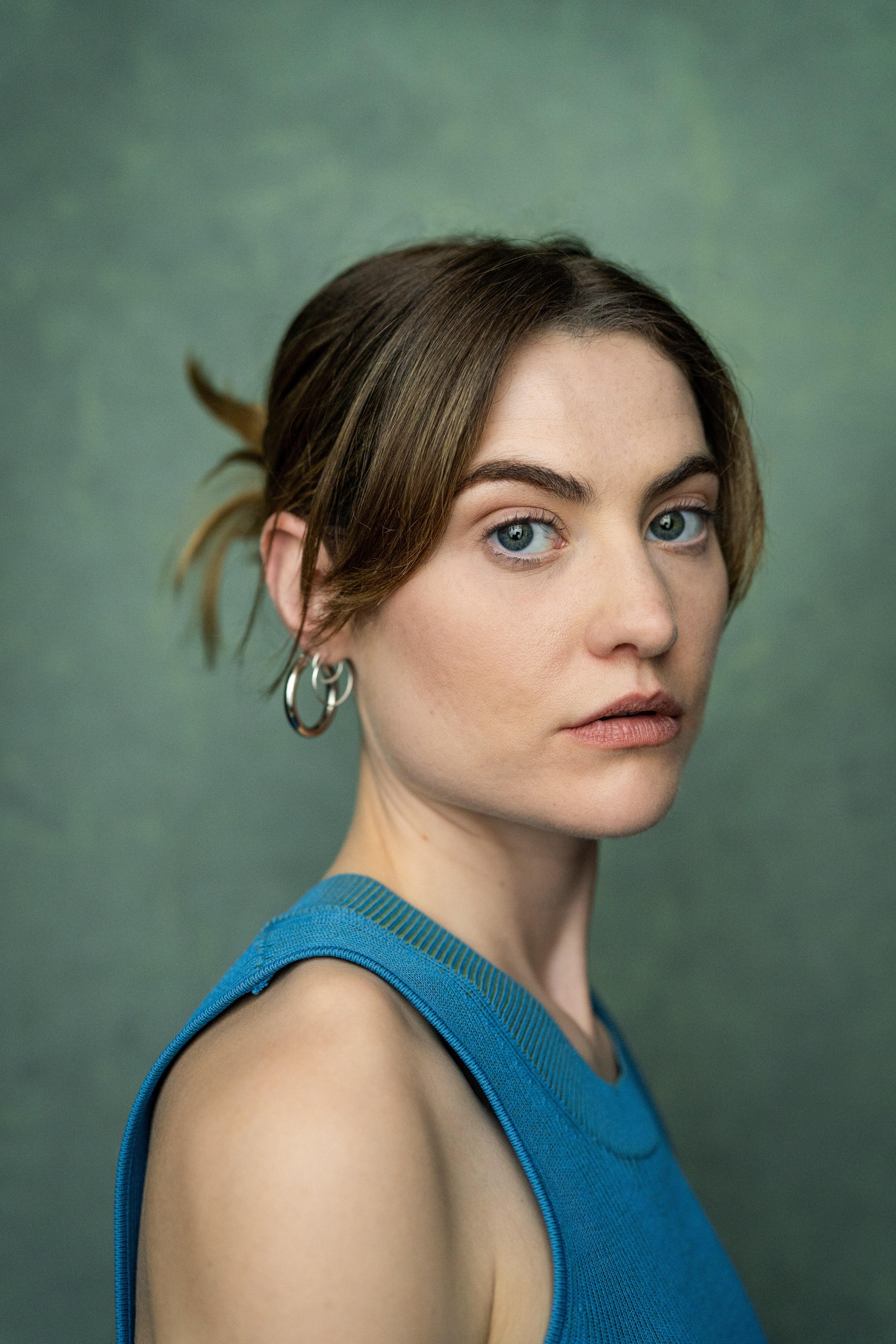 actor Caroline Menton large photo