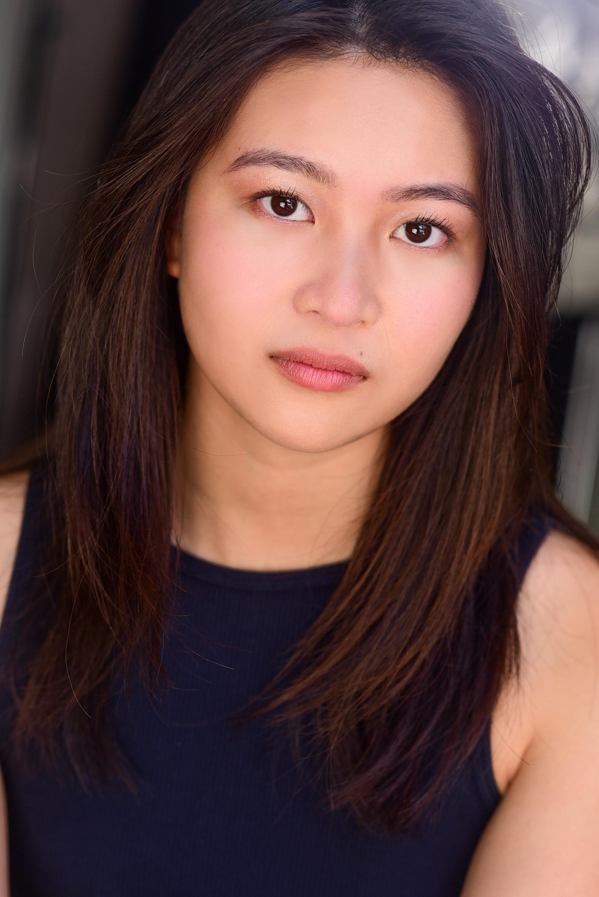 actor Gina Roberg large photo