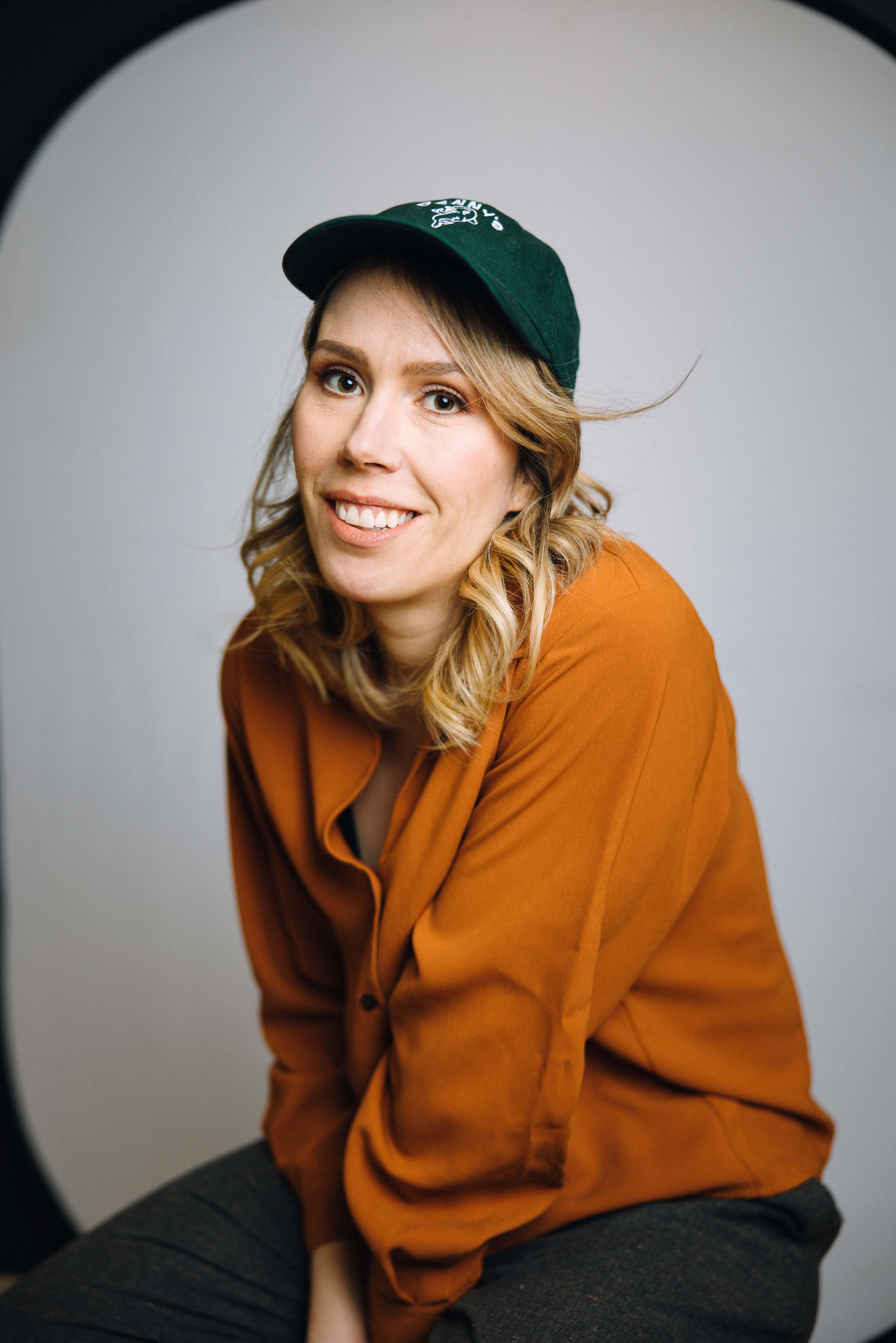 actor Clara Altimas large photo