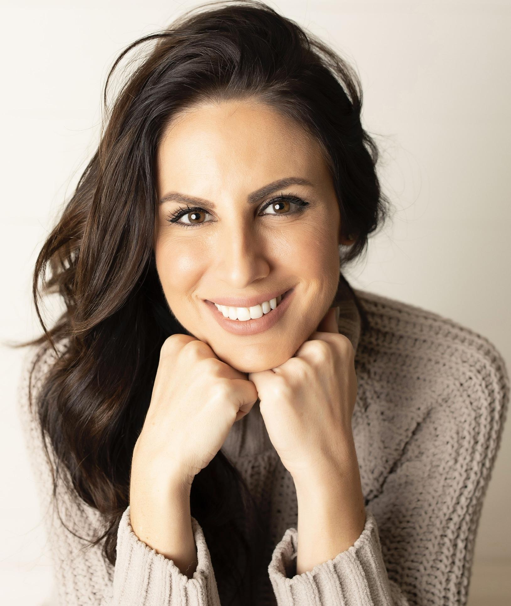 actor Elizabeth Caponigro large photo