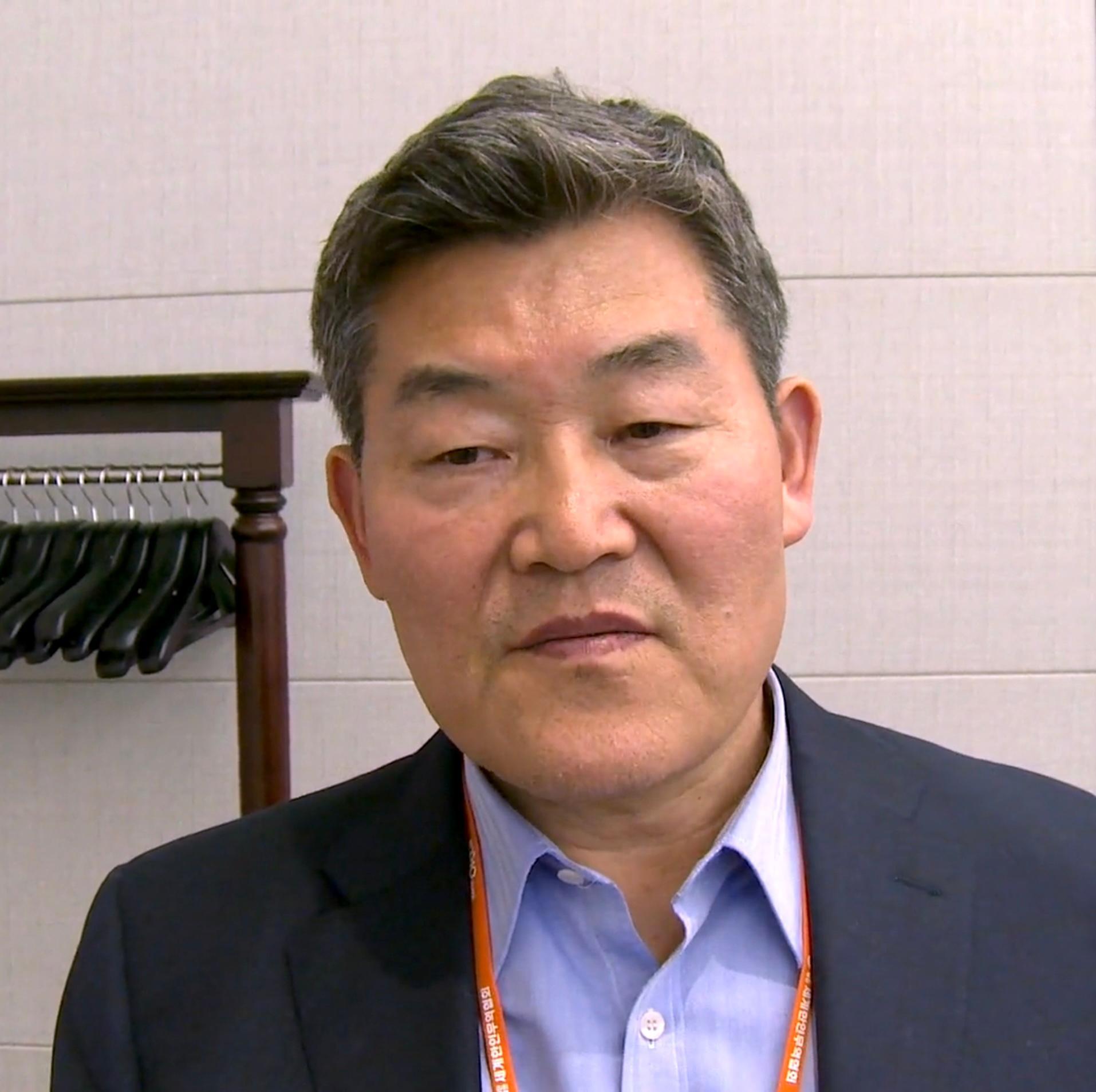 actor Yong-man Kim large photo