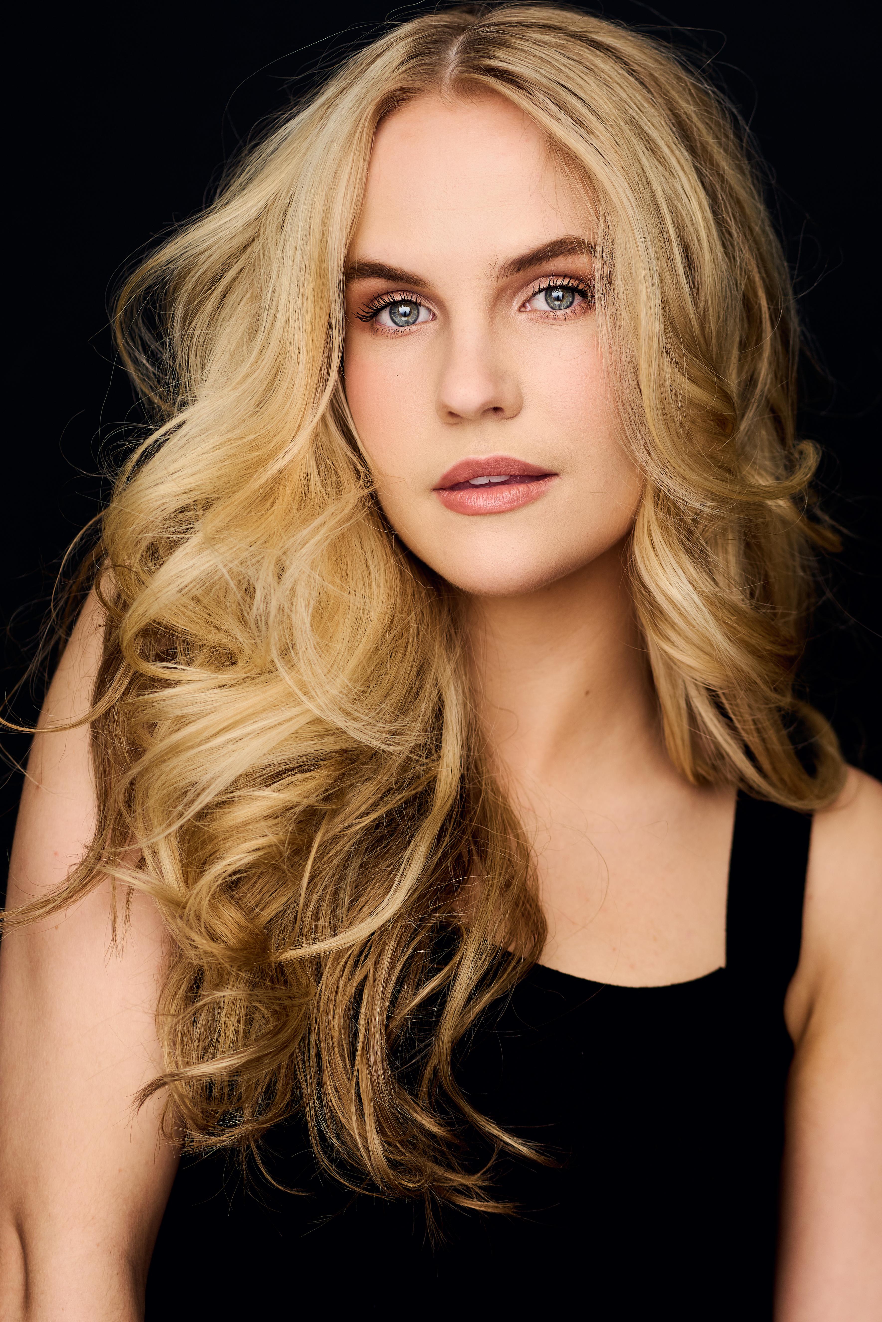 actor Molly Ferguson large photo