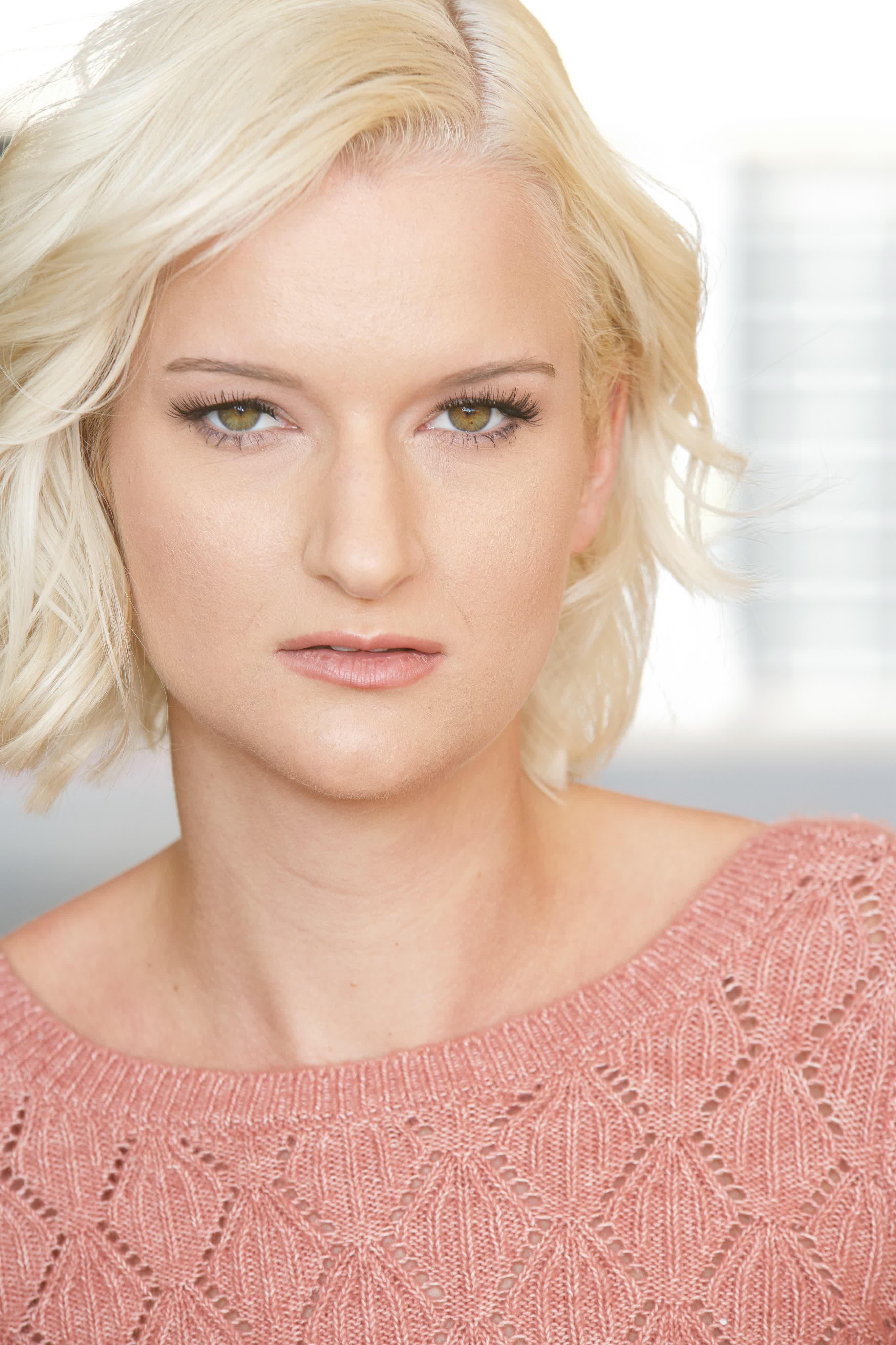 actor Sara Rose large photo