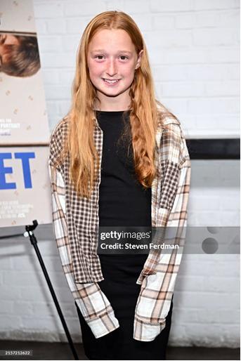 actor Zoe Ziegler large photo