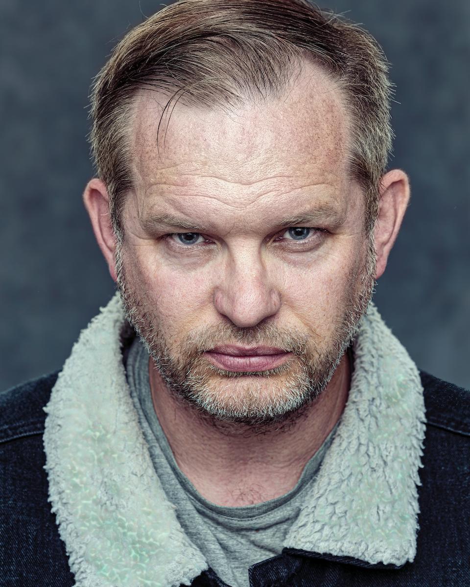 actor Phil Gwilliam large photo