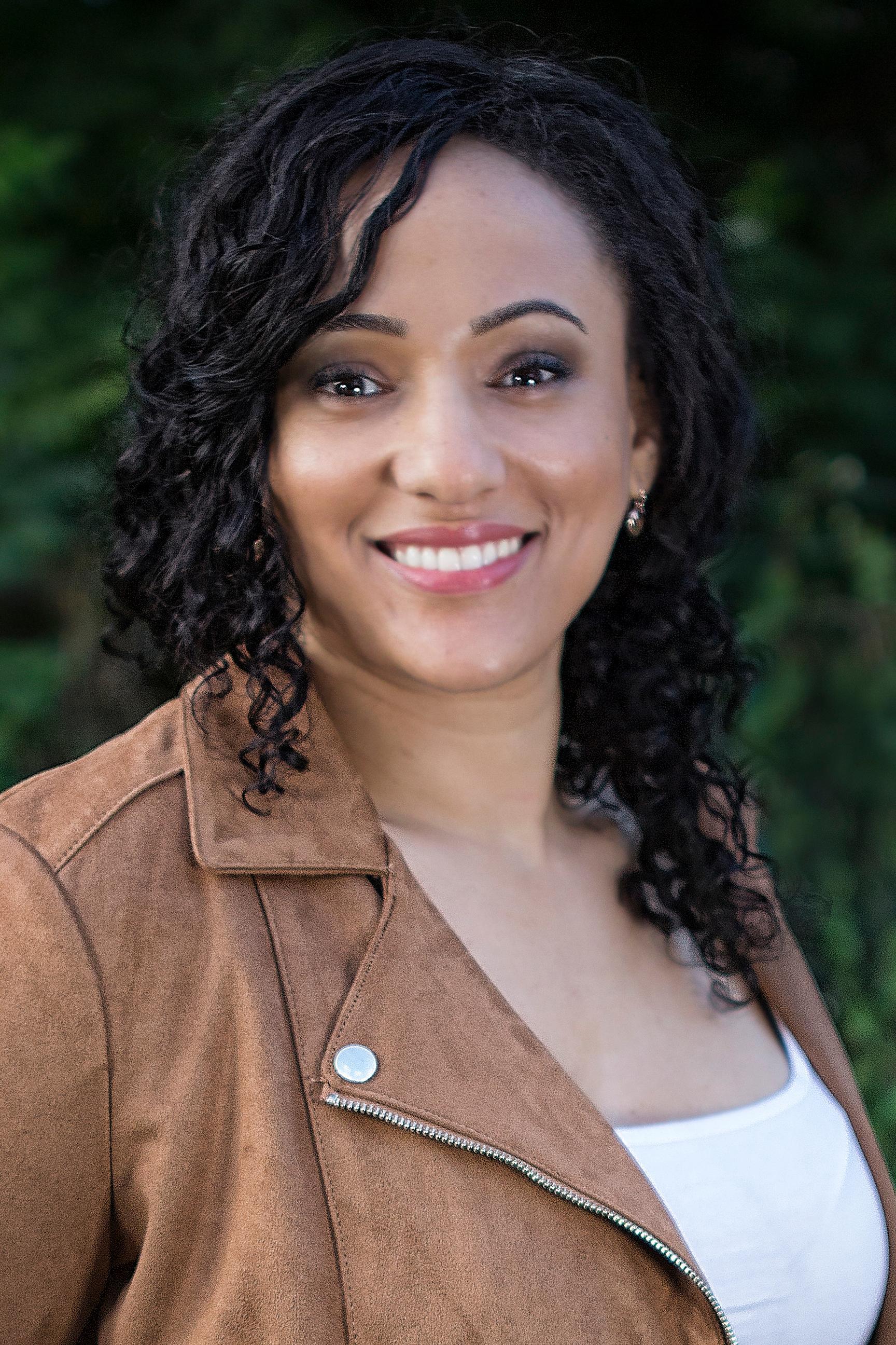 actor Simone McIntyre large photo