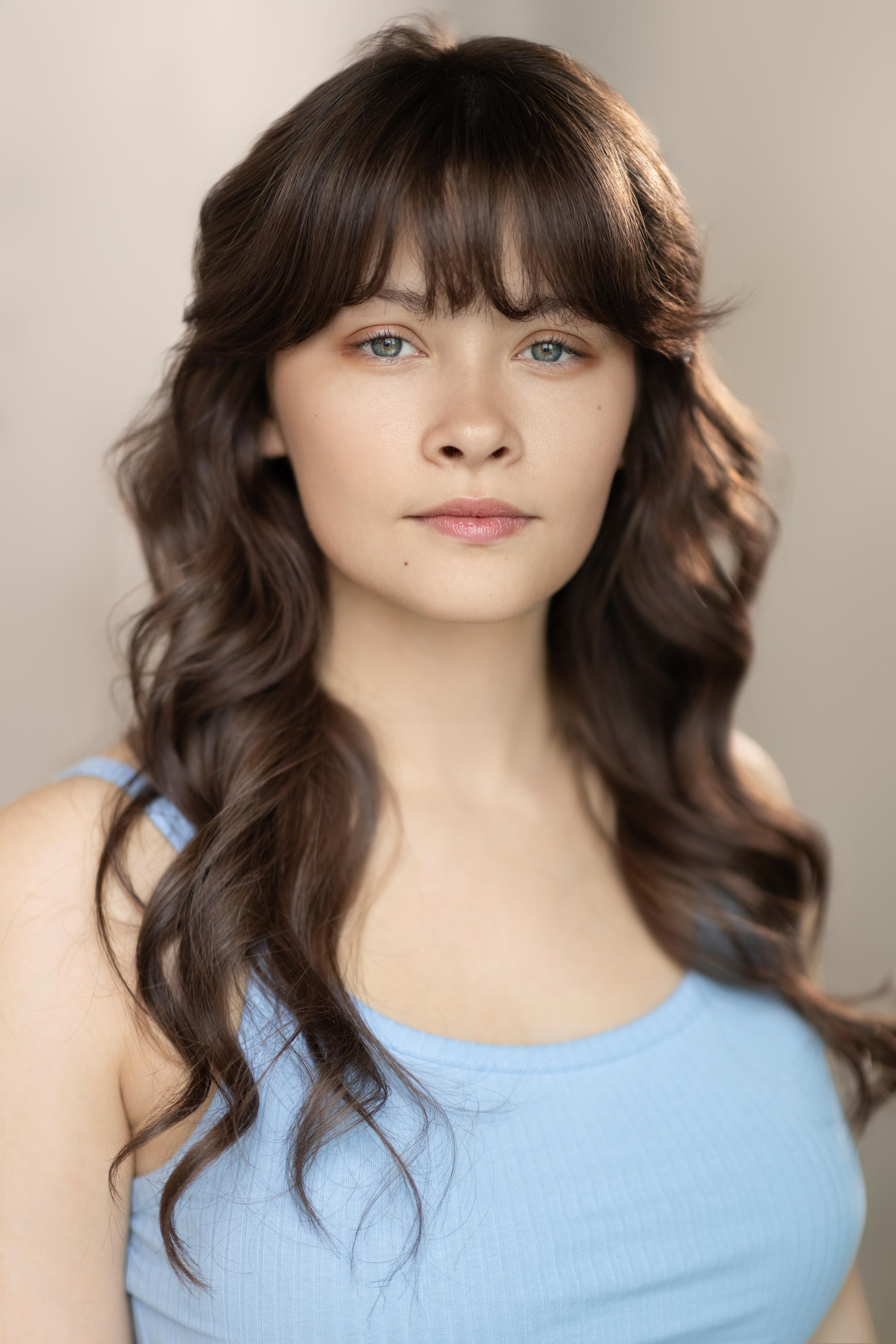 actor Emily Giannozio large photo