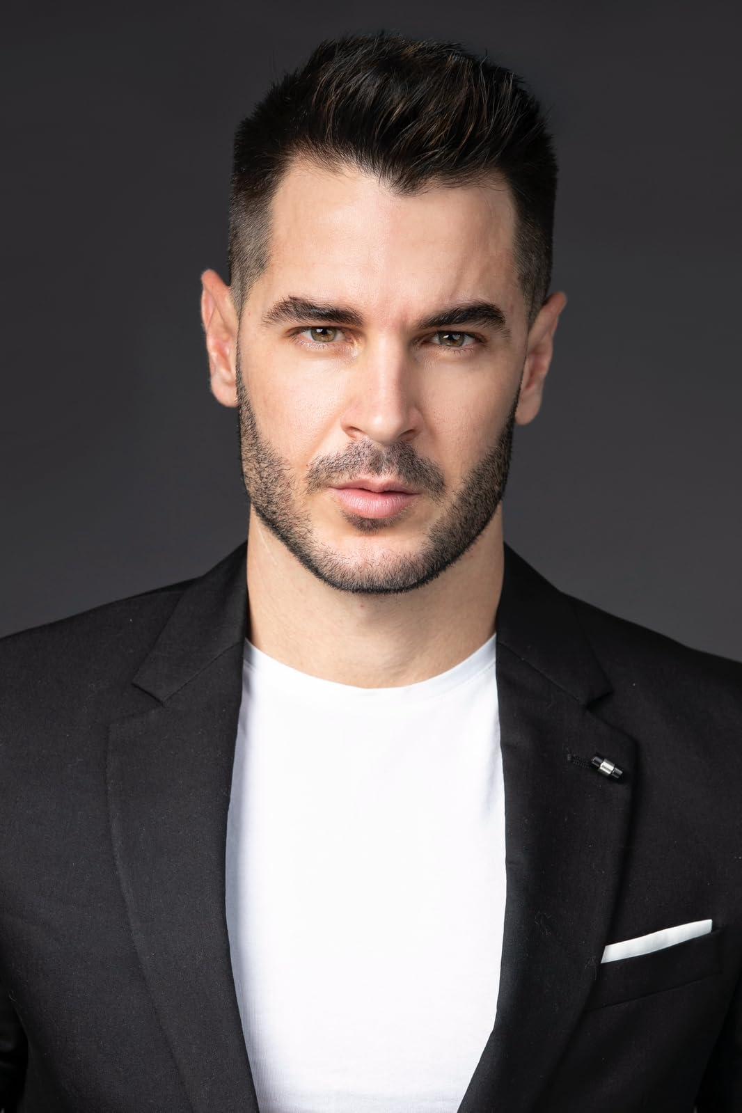 actor Harold García large photo