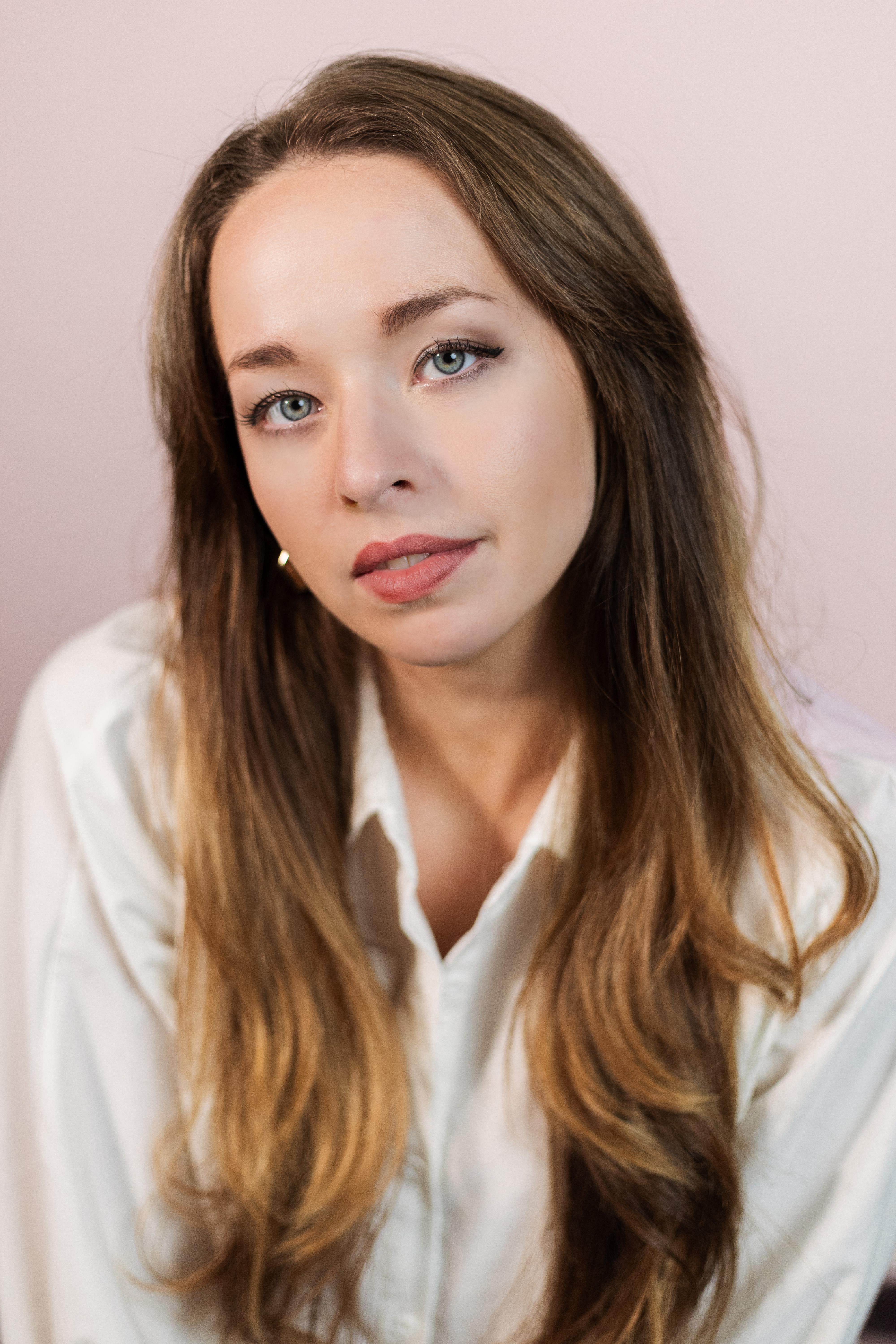 actor India McCue large photo