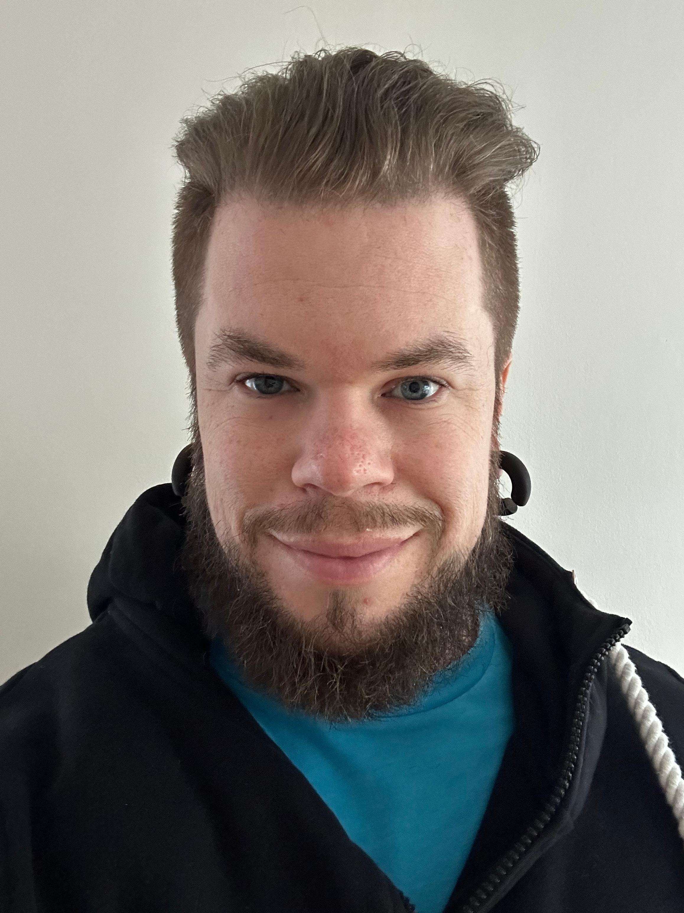 actor Jay Voishnis large photo