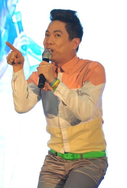 actor Onse Tolentino large photo