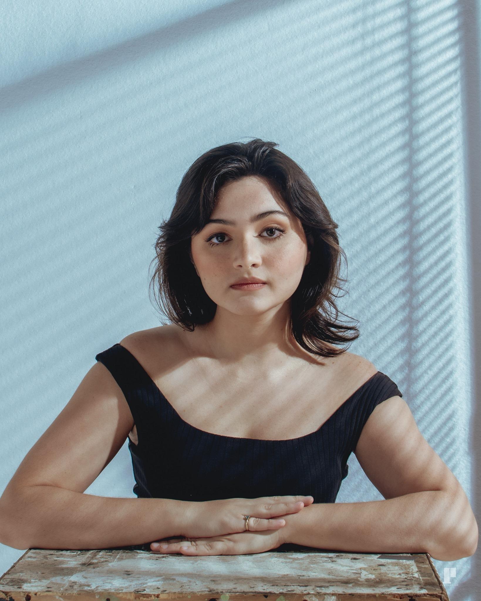 actor Rebecca Coates large photo