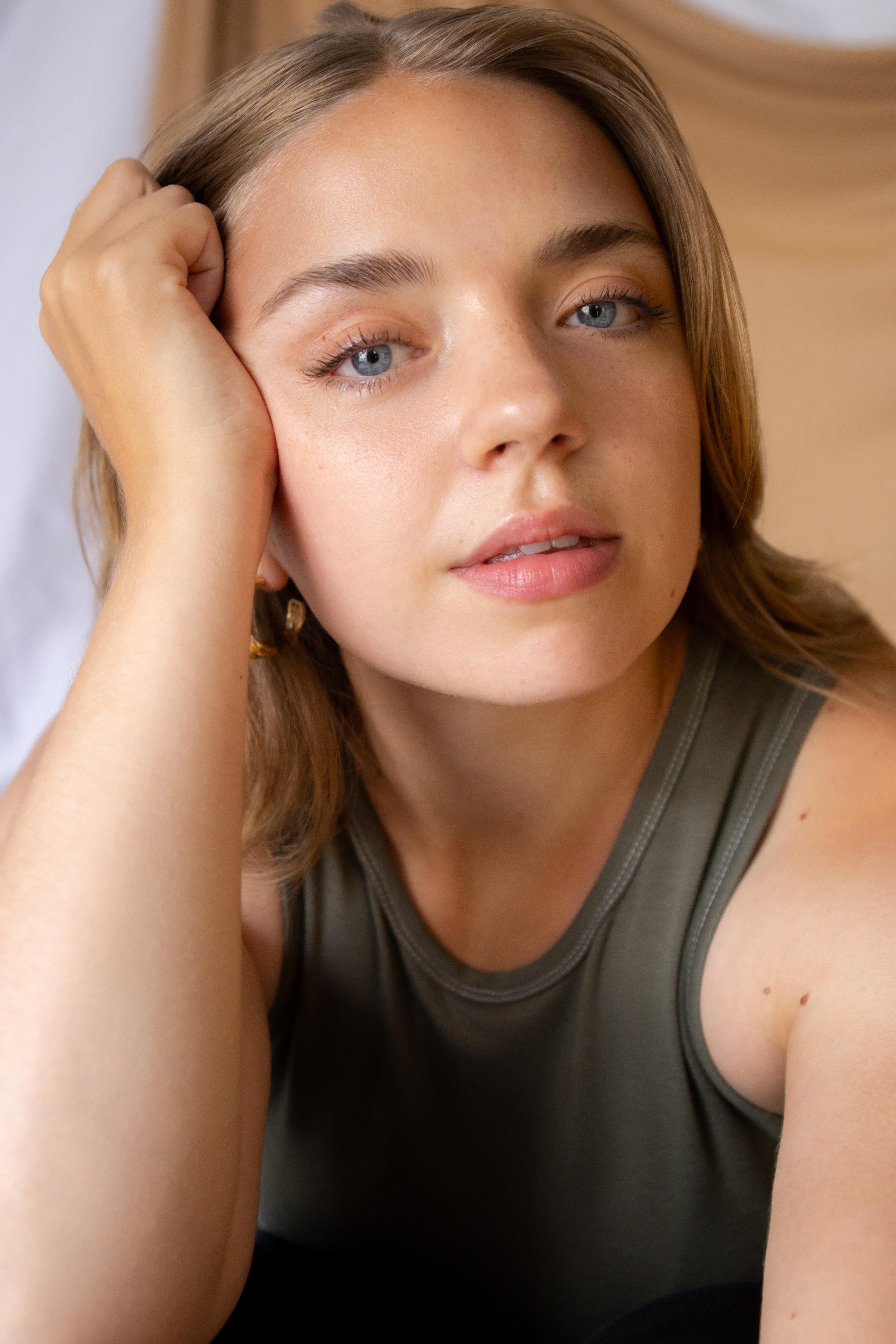 actor Meg Forgan large photo