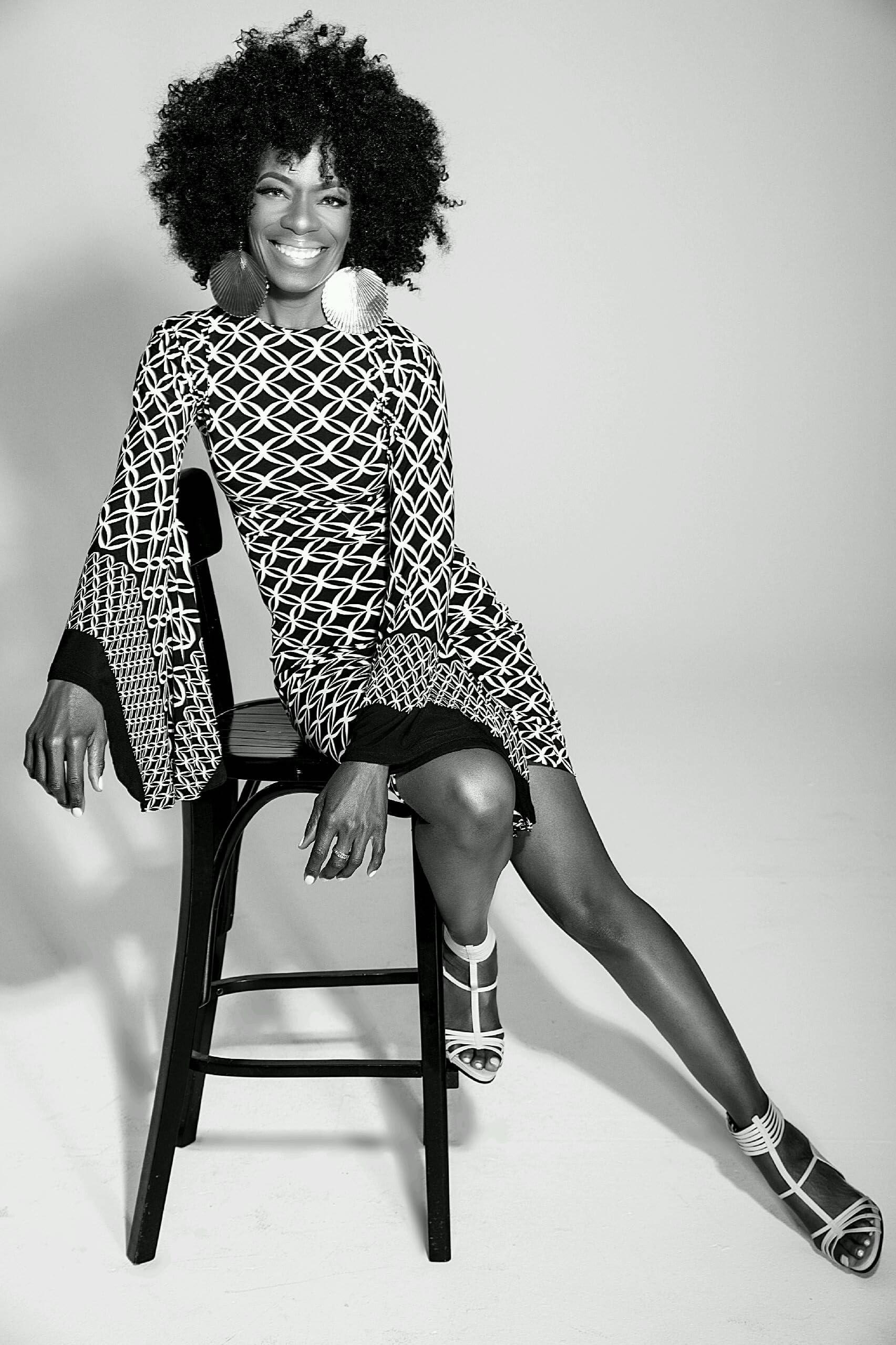 actor Tara Warren large photo