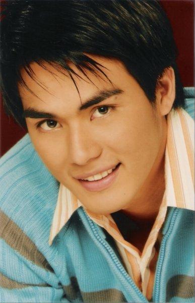 actor Kris Martinez large photo