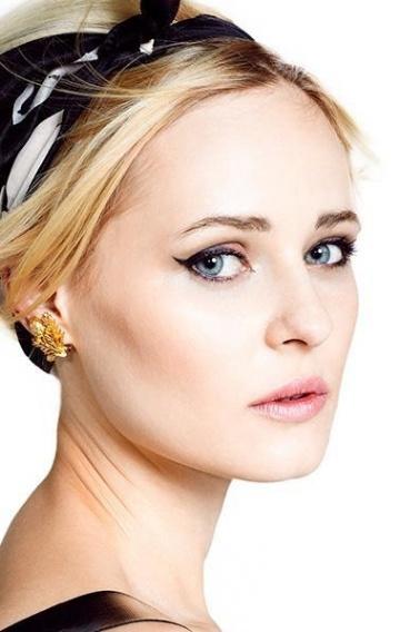 actor Karolina Kominek-Skuratowicz large photo