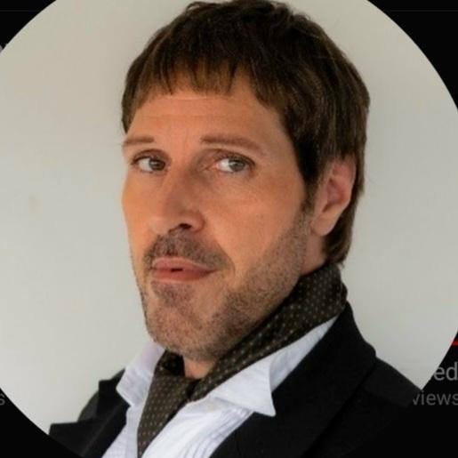 actor Niko Tucci large photo