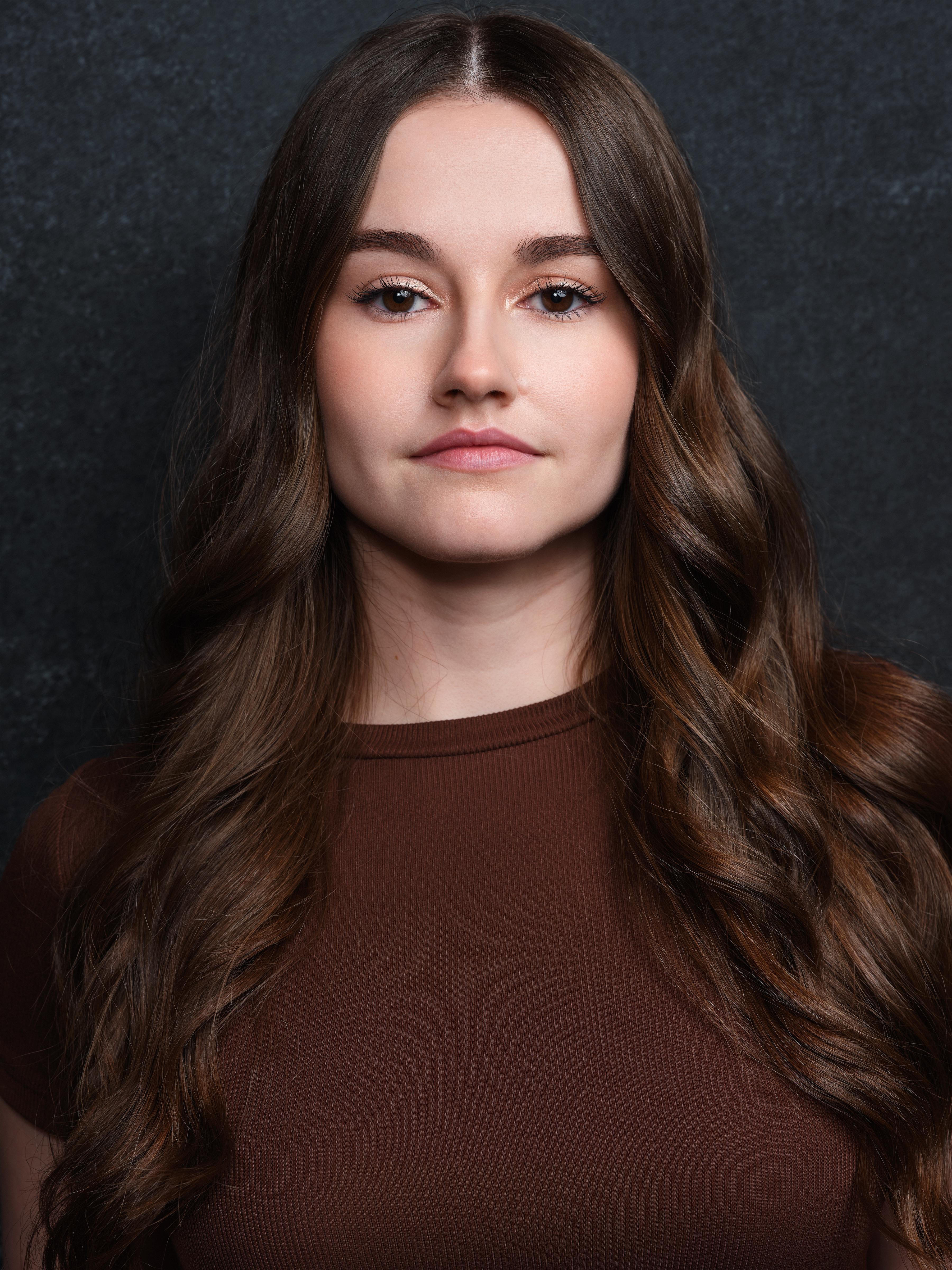 actor Erin Walsh large photo