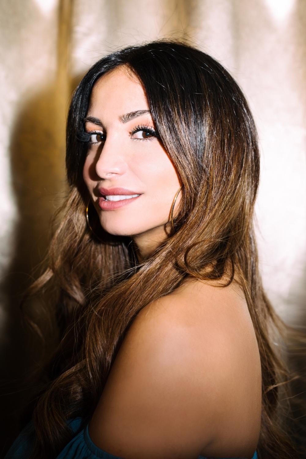 actor Enissa Amani large photo