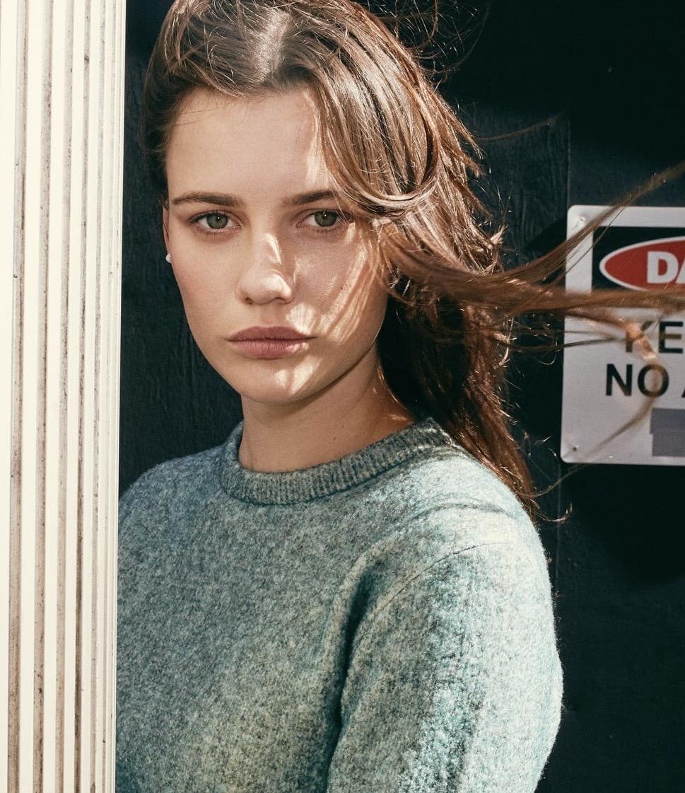 actor Lily Sullivan large photo