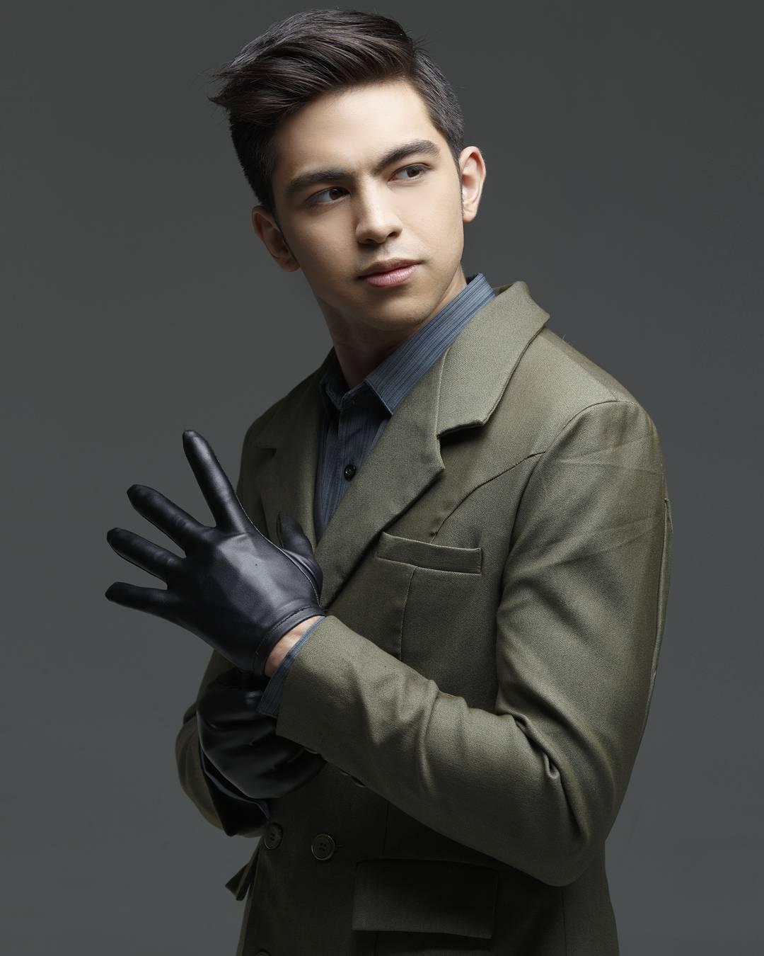 actor Derrick Monasterio large photo