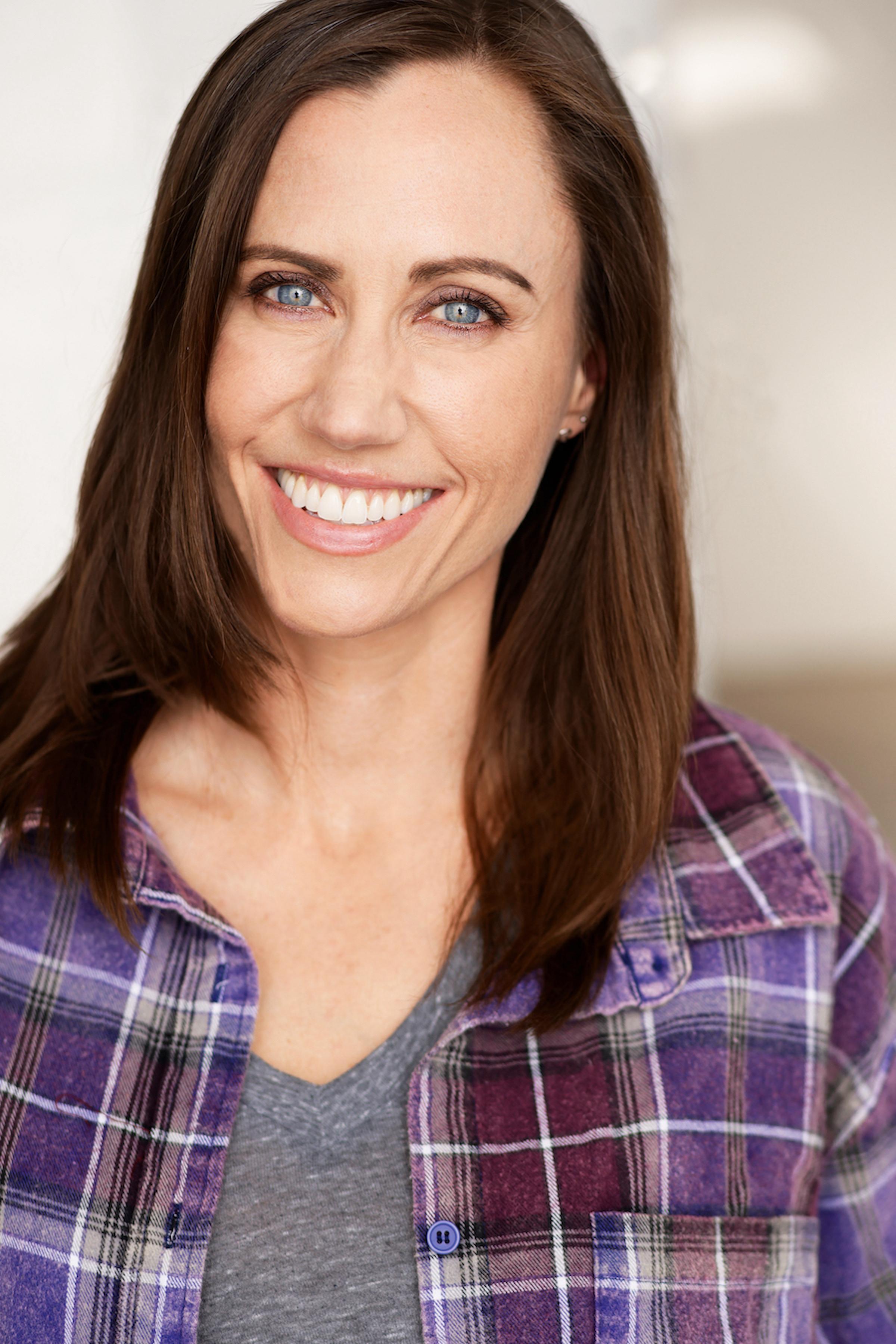 actor Mindy Montavon large photo