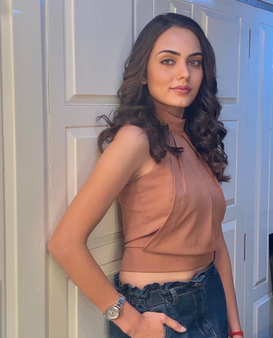 actor Himanshi Parashar large photo