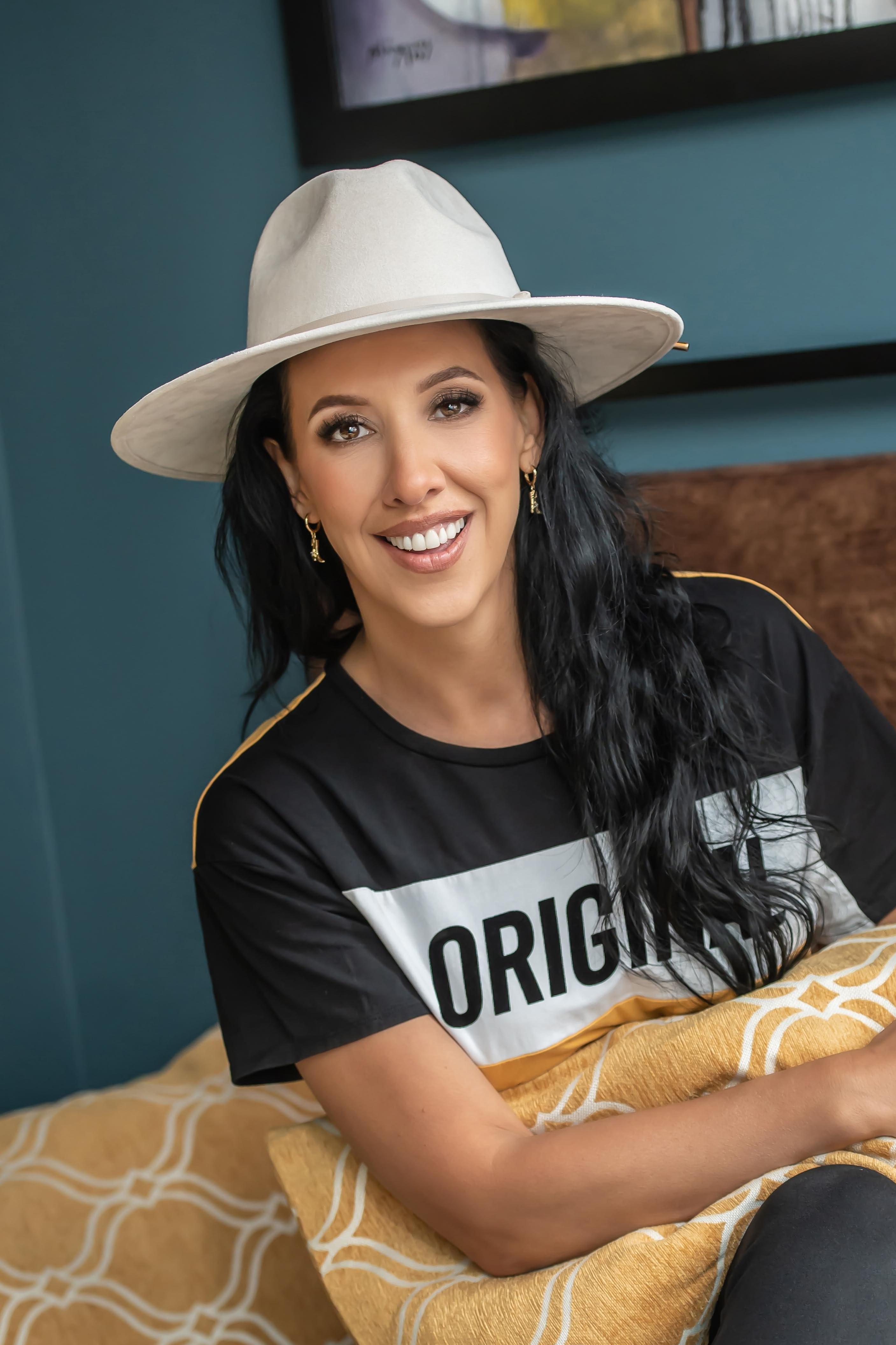 actor Gina Ferraro large photo