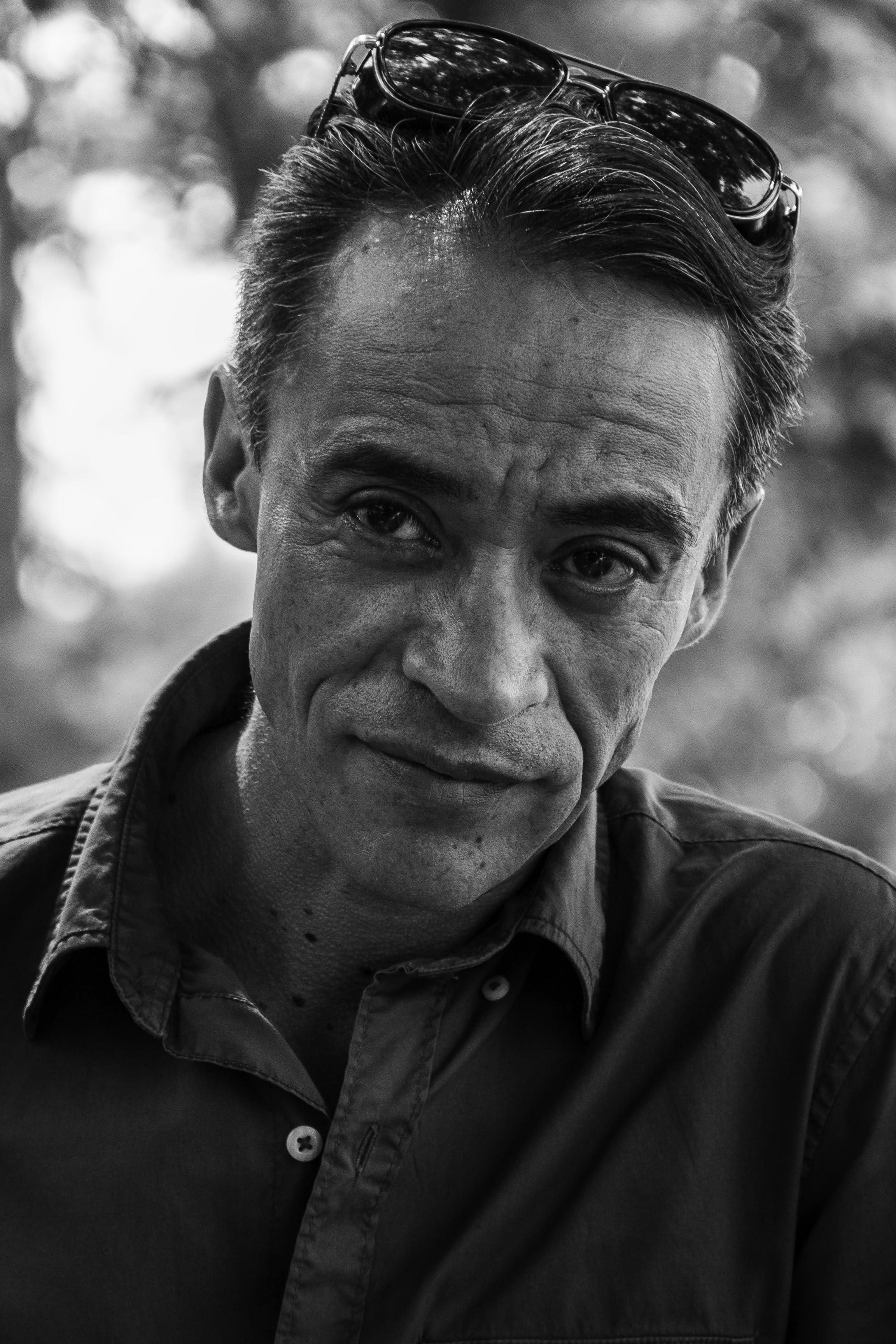 actor Roberto Sosa large photo