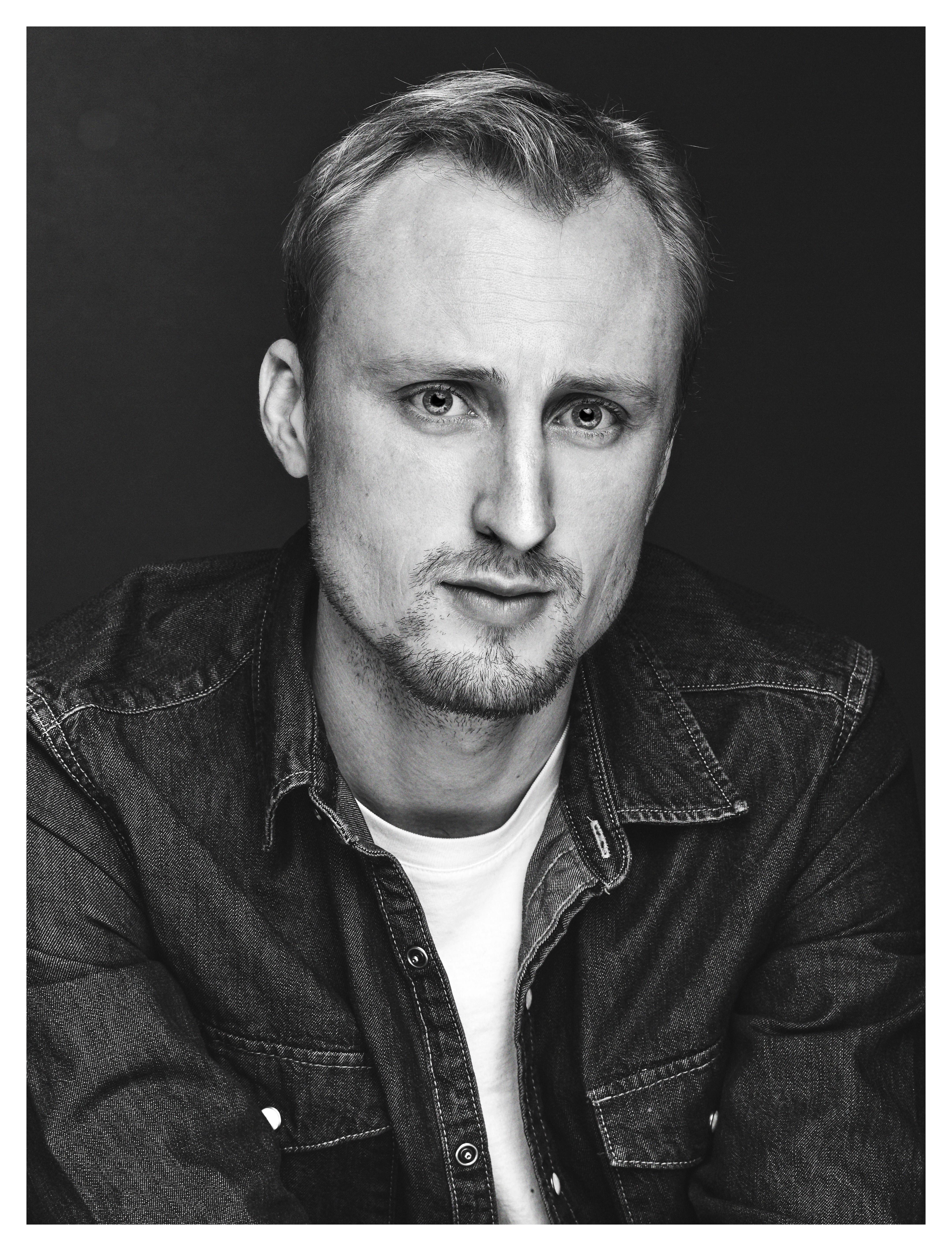 actor Logan Keeler large photo