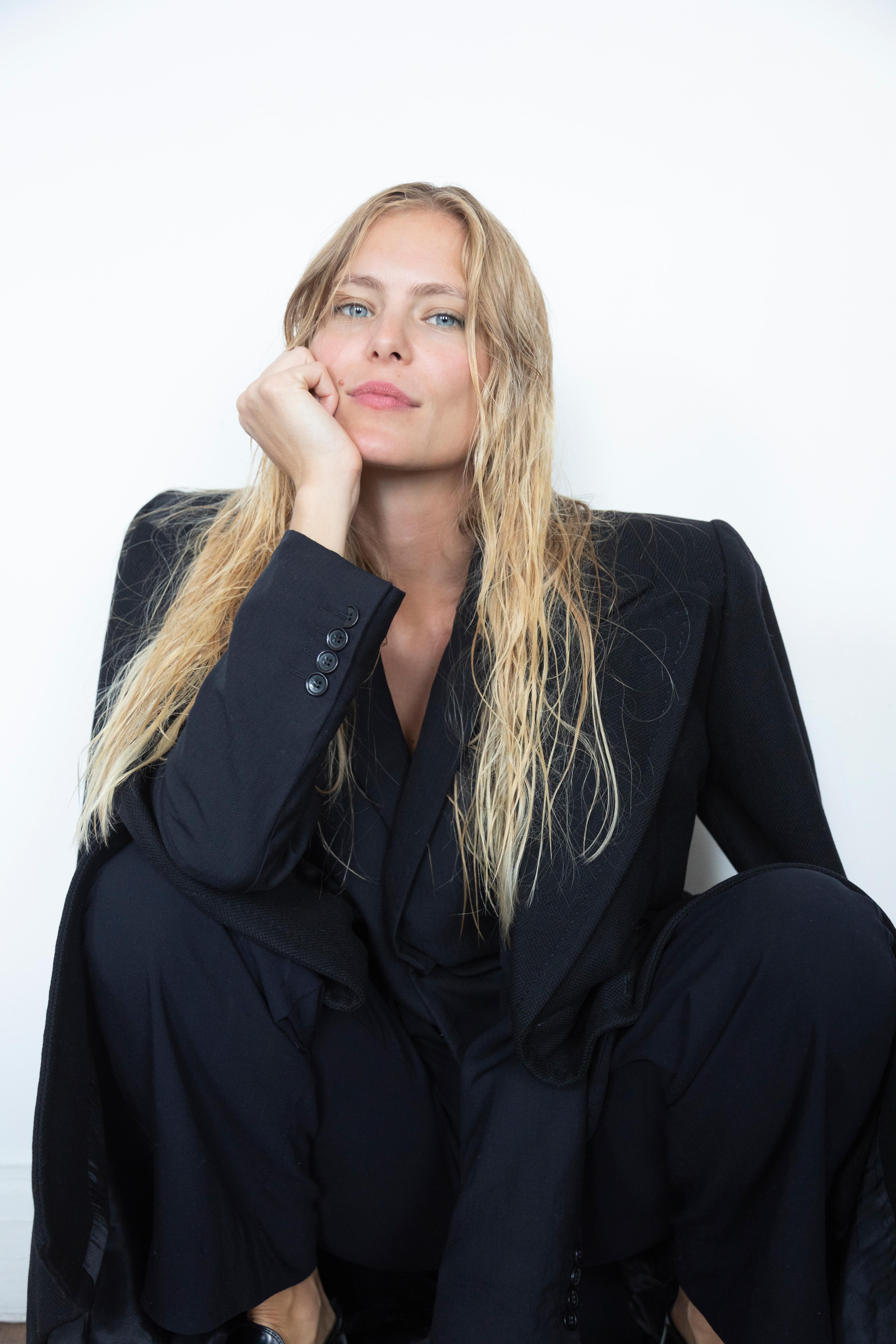 actor Emma Gojkovic large photo