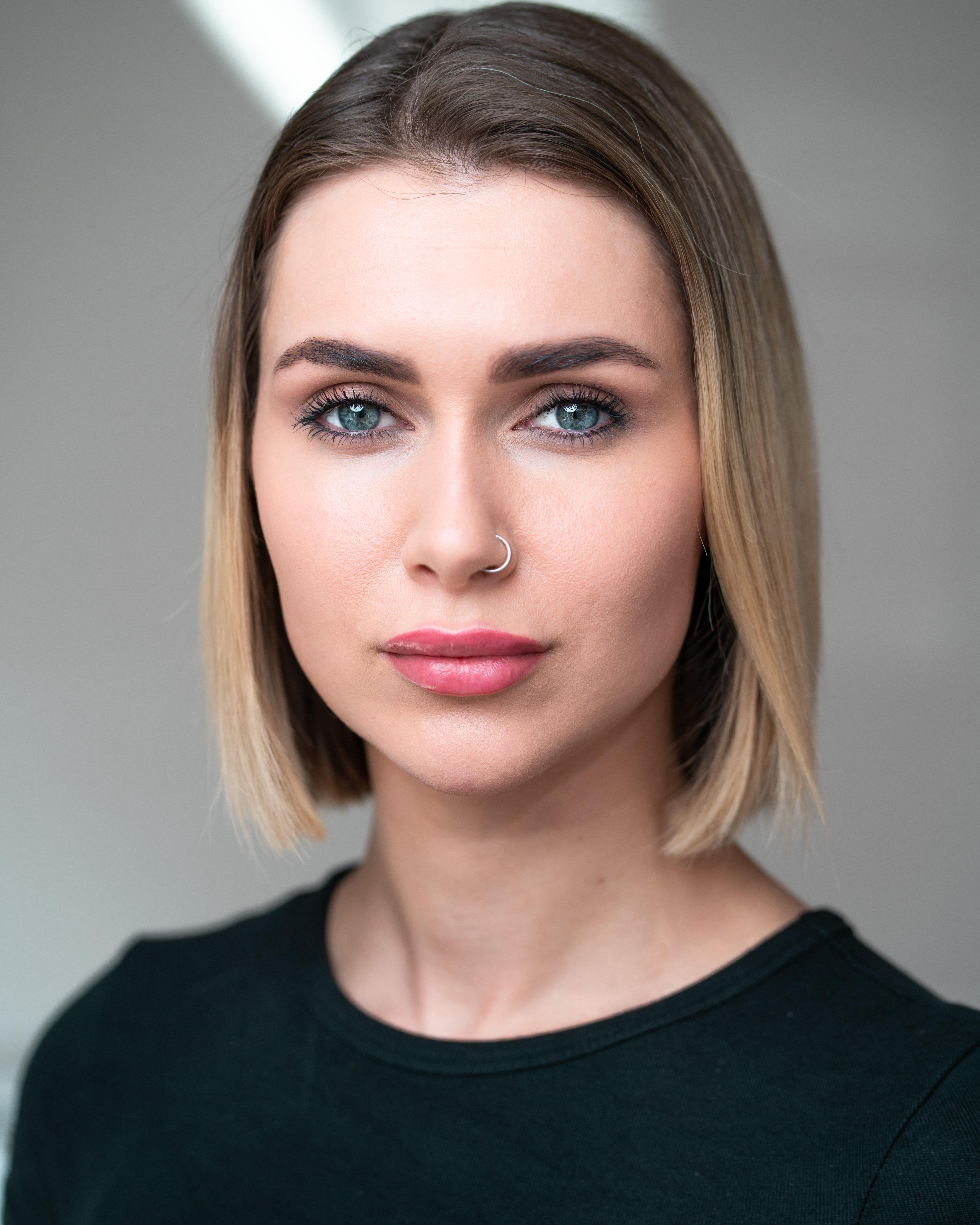 actor Daisy Louve large photo