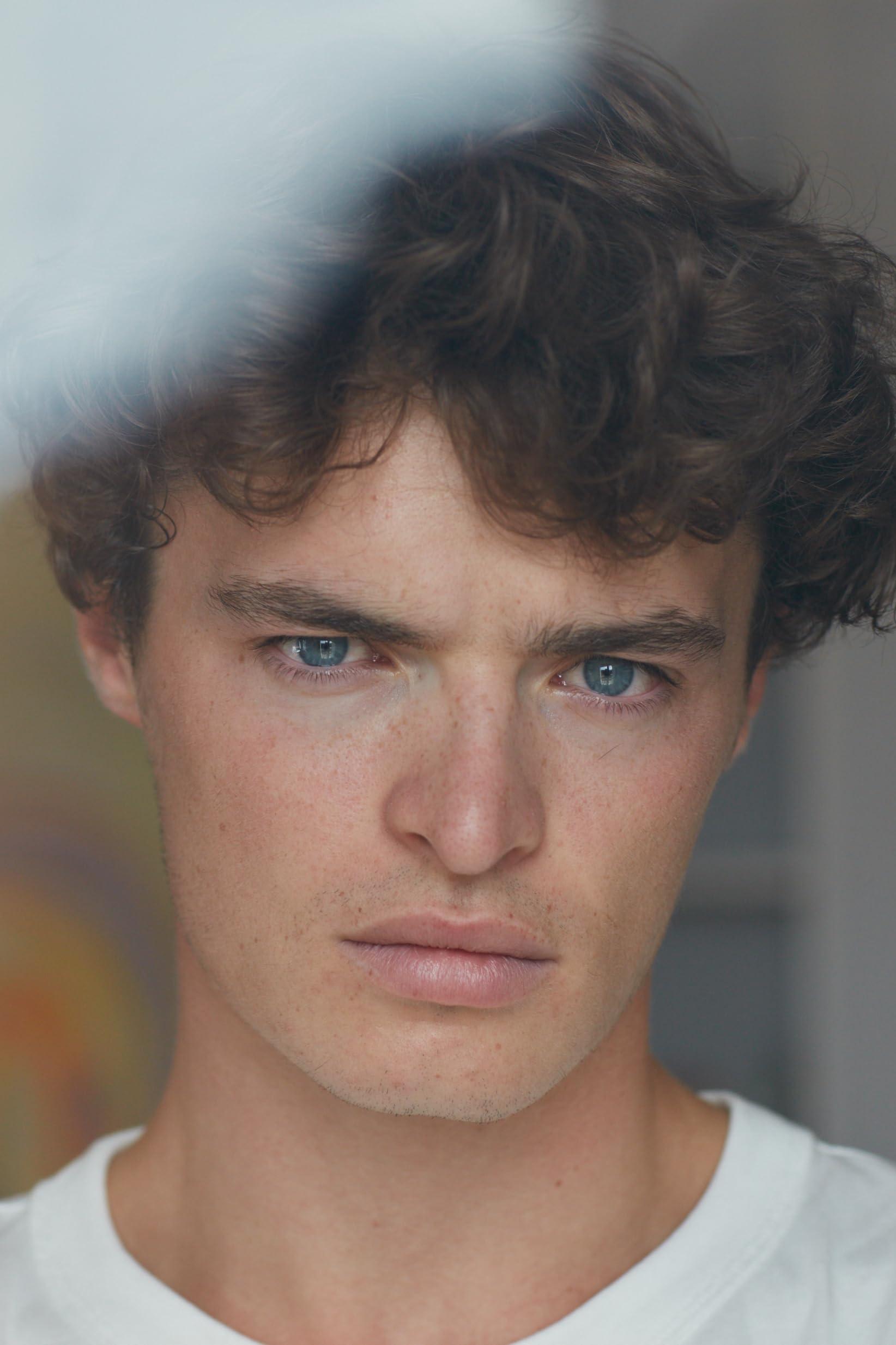 actor Robin Greer large photo