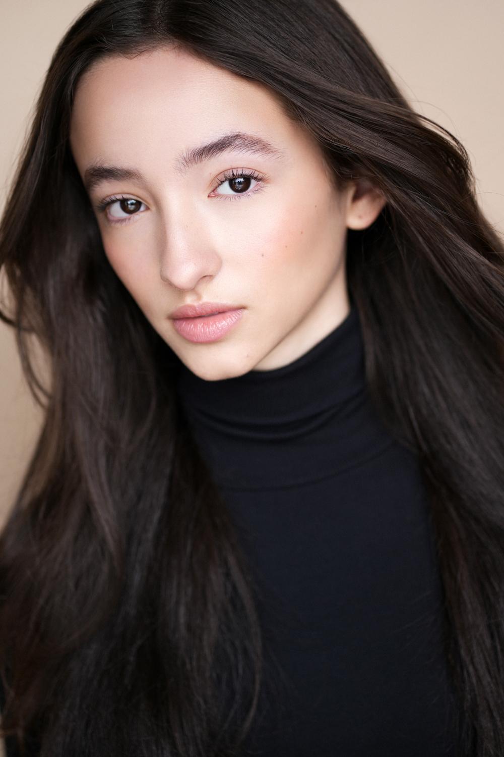 actor Sofia Skates large photo