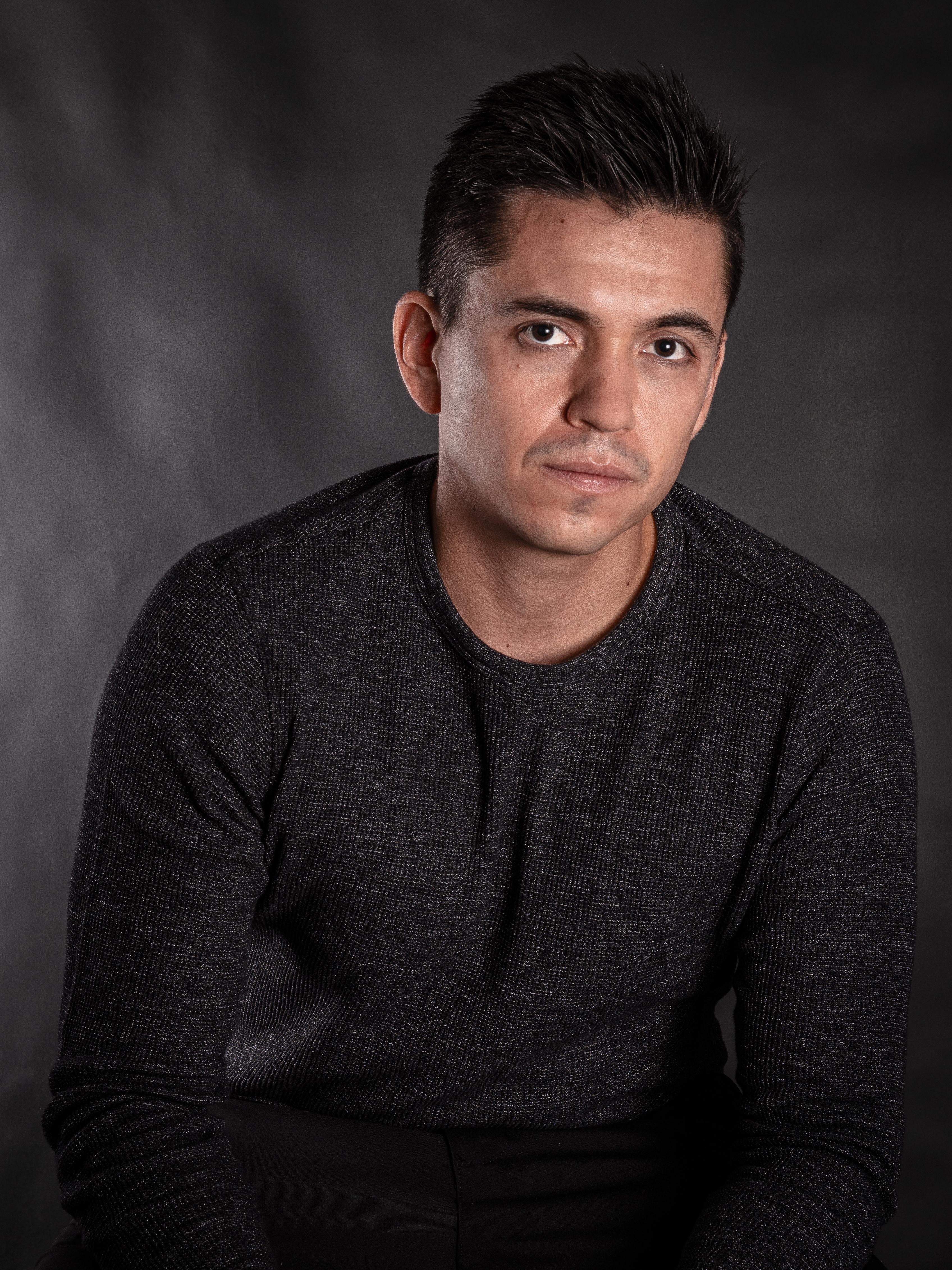 actor Alex Barragan large photo