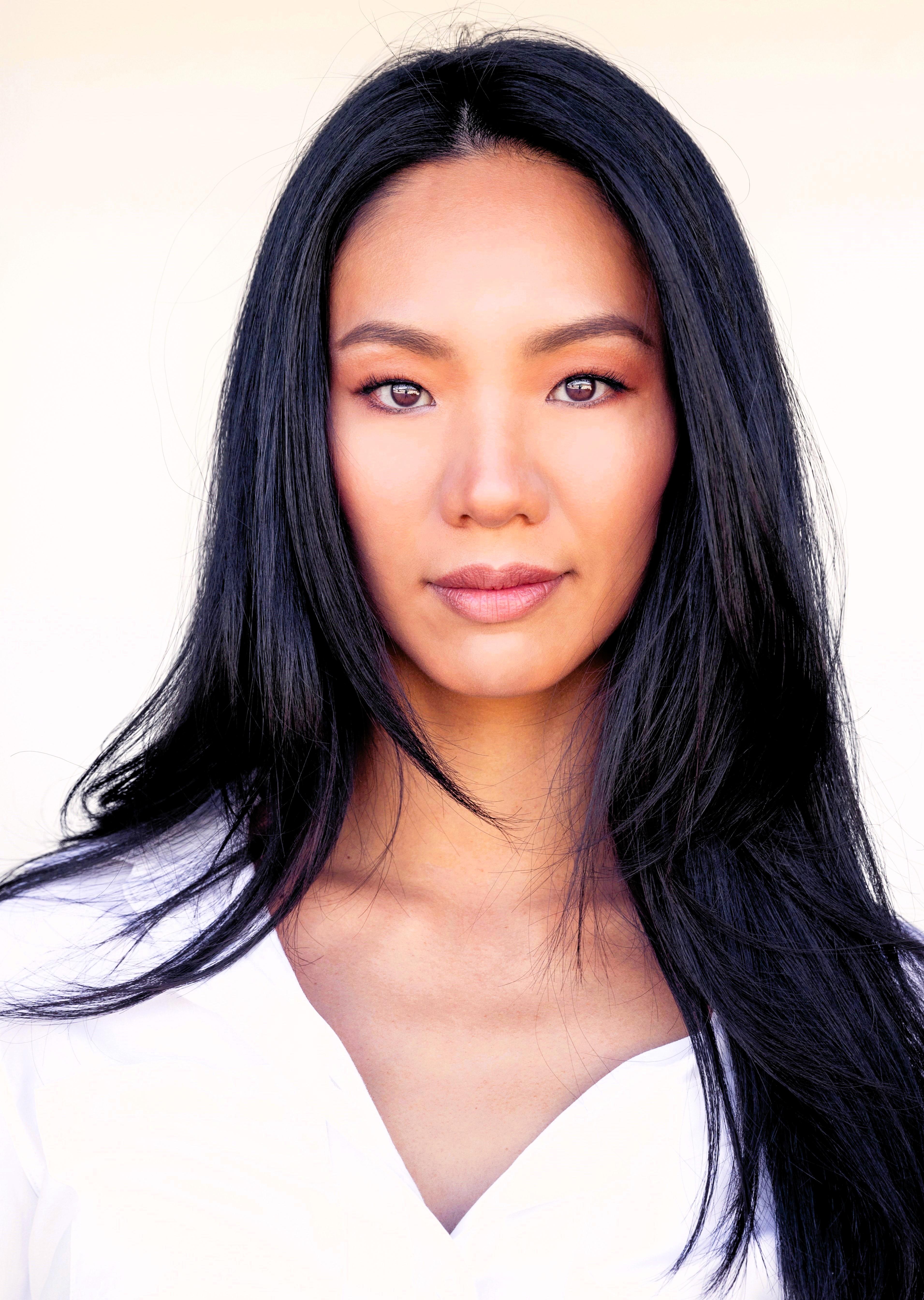 actor Erin Wu large photo