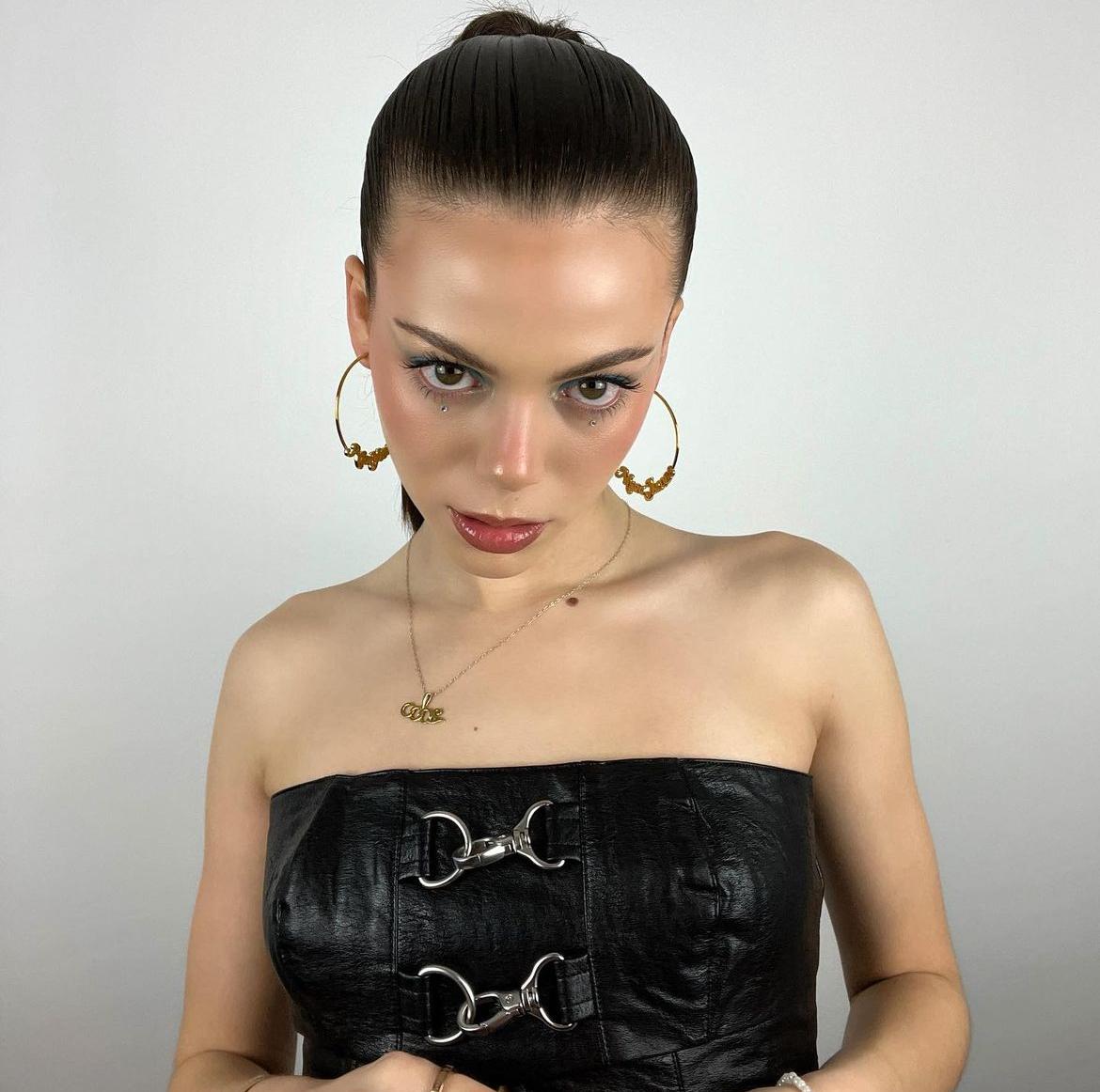 actor Kate Lindsey large photo