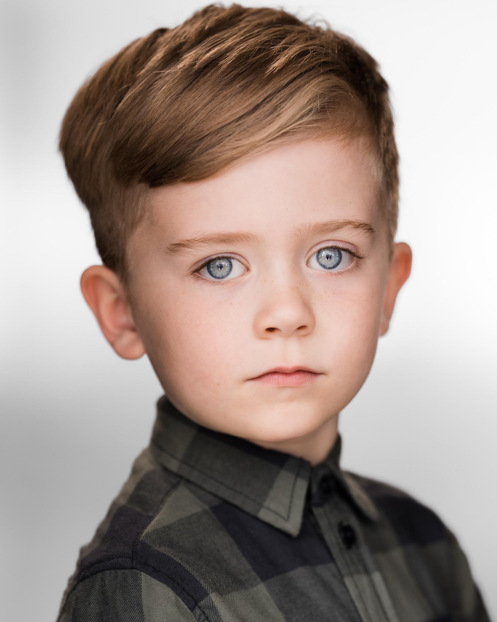 actor Taylor Sullivan large photo